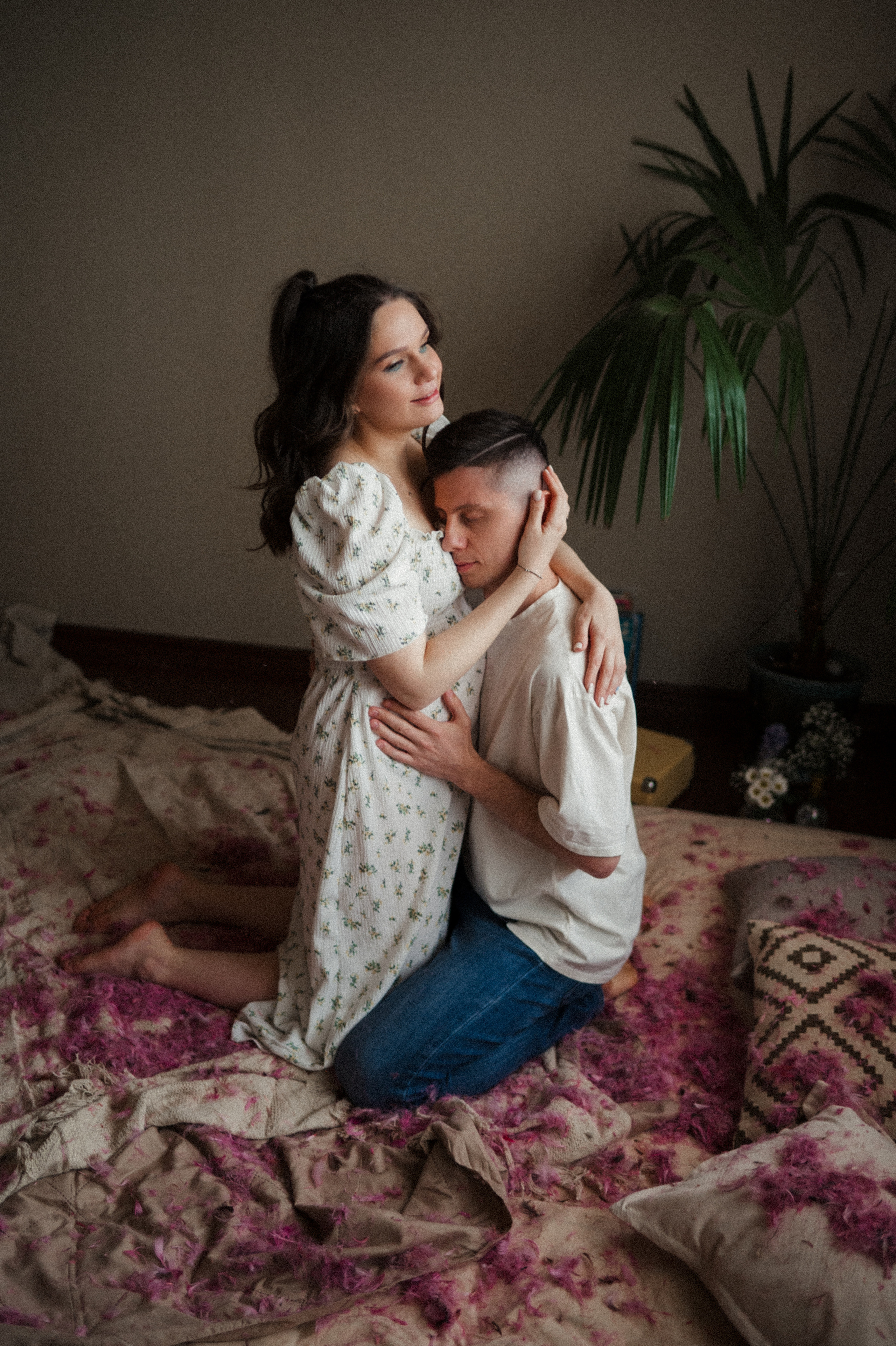 Фотосессия влюбленных в маленькой квартирке. Семейный свадебный фотограф Екатеринбург Первоуральск Шарнина Алёна