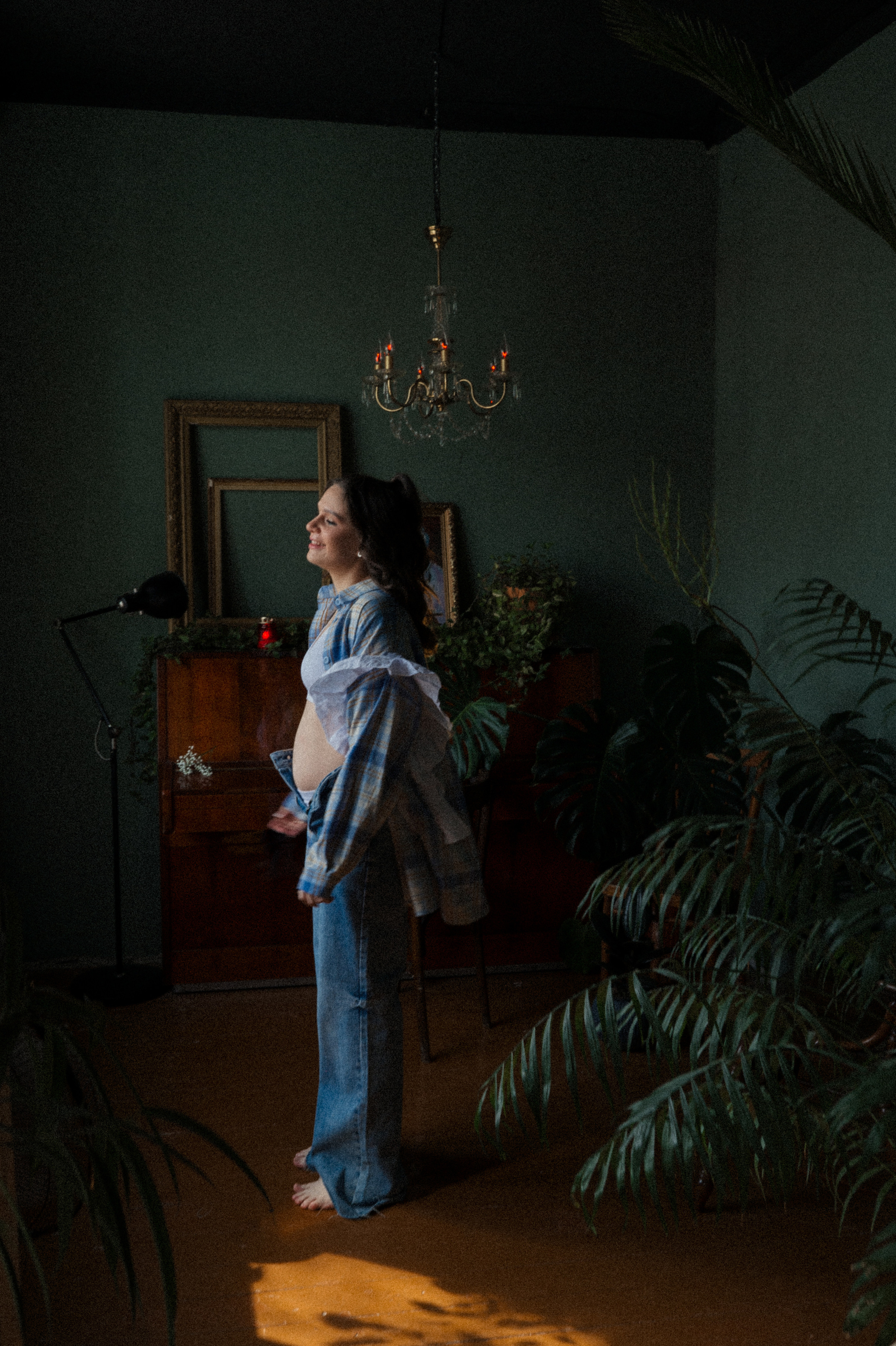 Фотосессия влюбленных в маленькой квартирке. Семейный свадебный фотограф Екатеринбург Первоуральск Шарнина Алёна