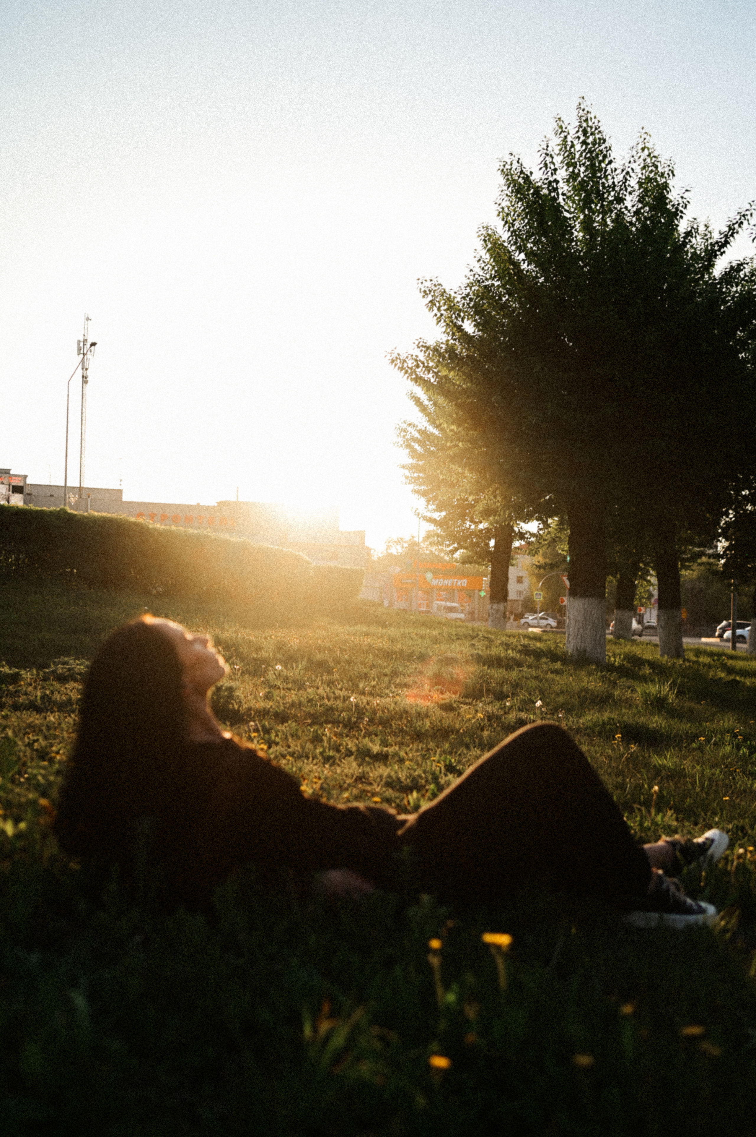 Портретная фотосессия с цветущими деревьями. Семейный свадебный фотограф Екатеринбург Первоуральск Шарнина Алёна