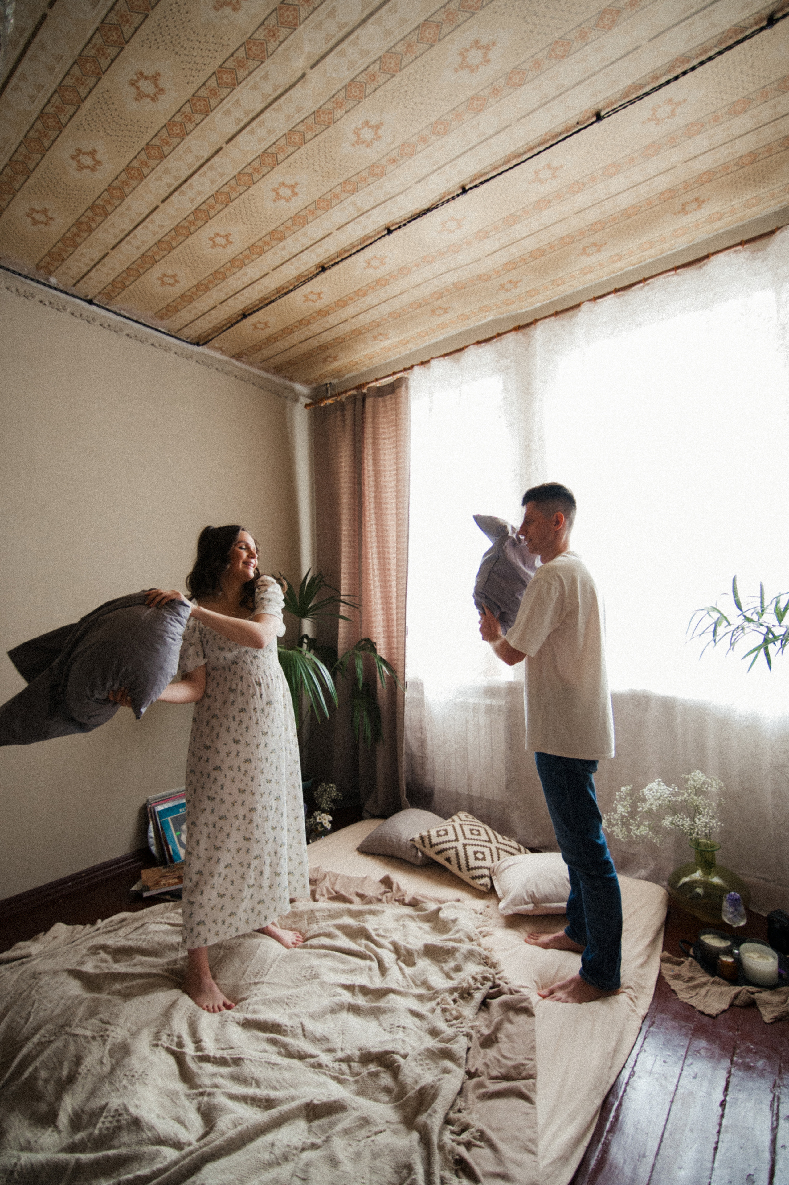 Фотосессия влюбленных в маленькой квартирке. Семейный свадебный фотограф Екатеринбург Первоуральск Шарнина Алёна