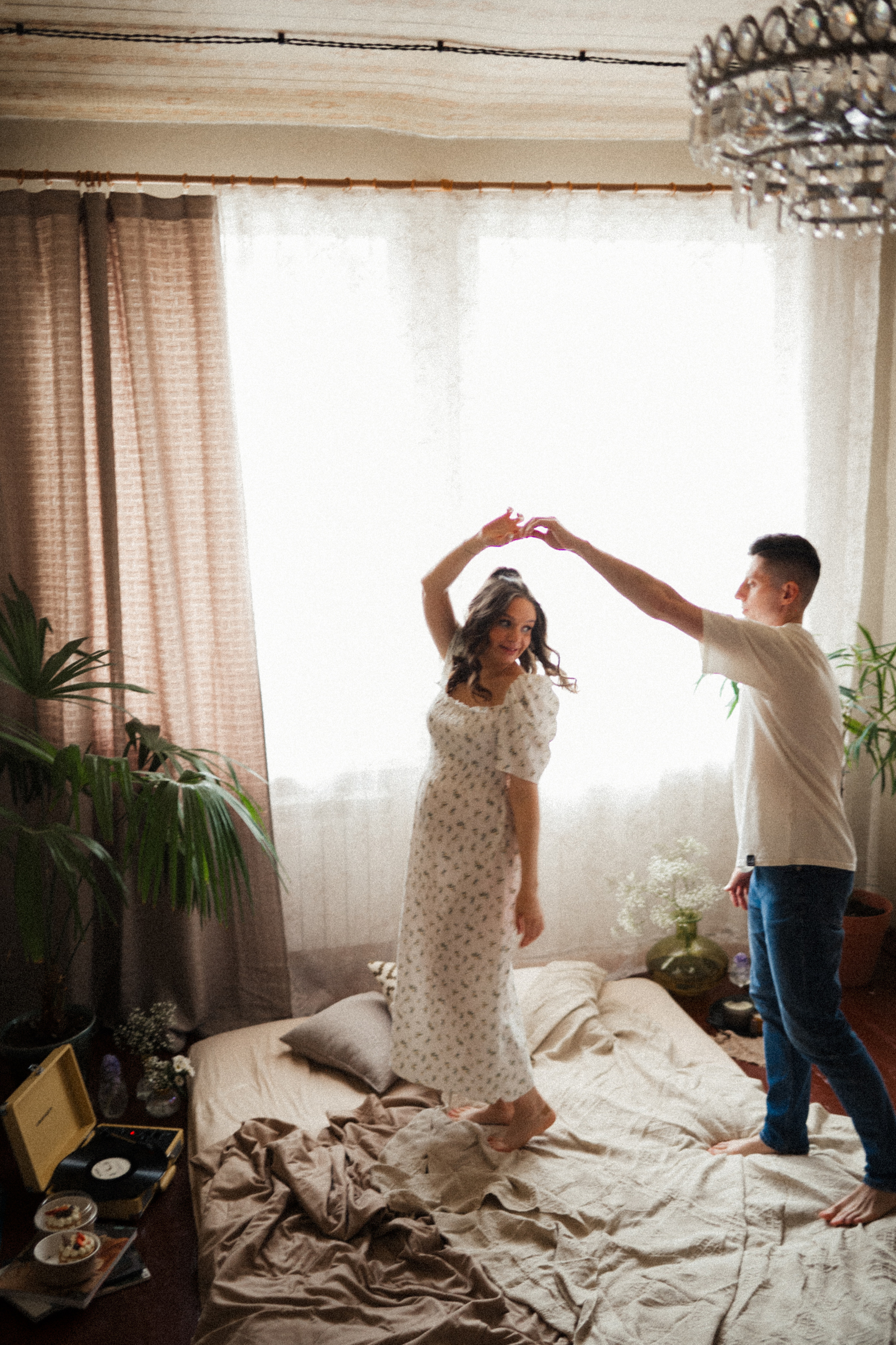 Фотосессия влюбленных в маленькой квартирке. Семейный свадебный фотограф Екатеринбург Первоуральск Шарнина Алёна