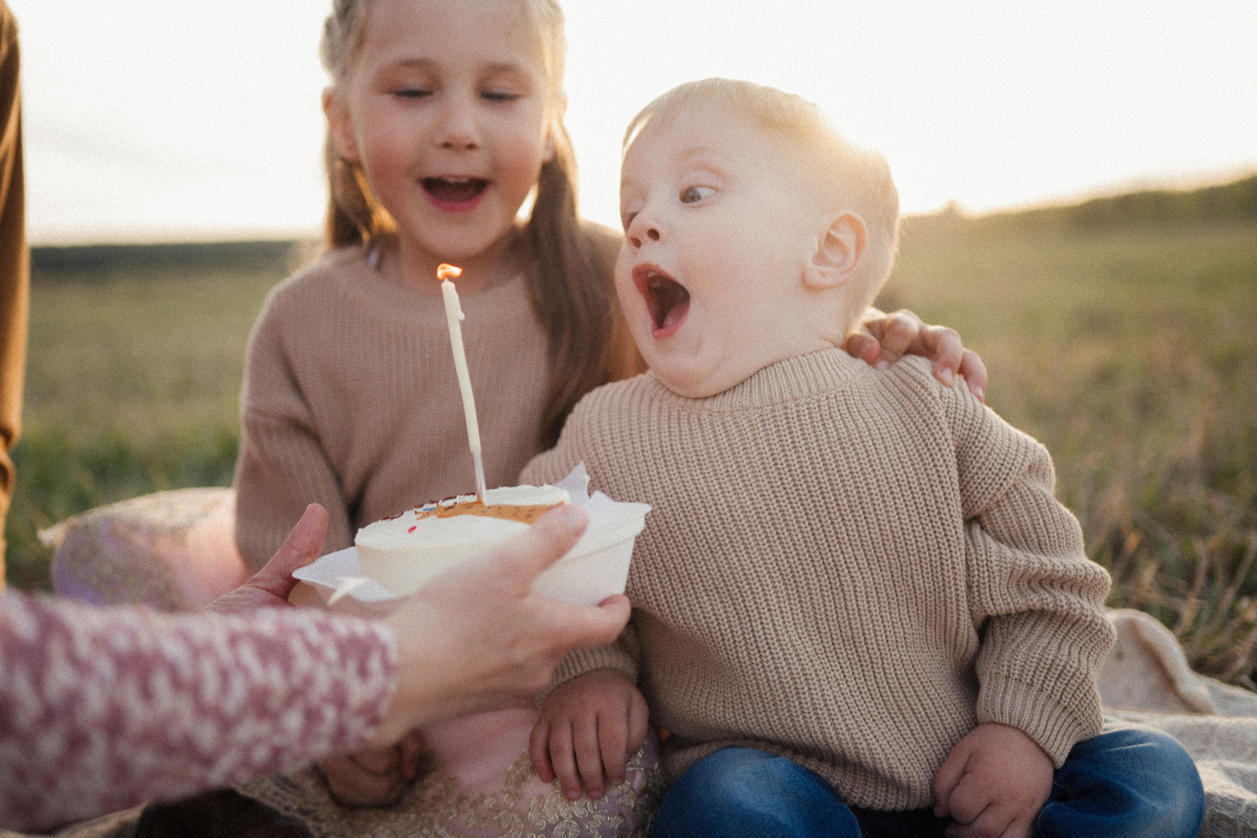 Семейная фотосессия на поле. Семейный свадебный фотограф Екатеринбург Первоуральск Шарнина Алёна