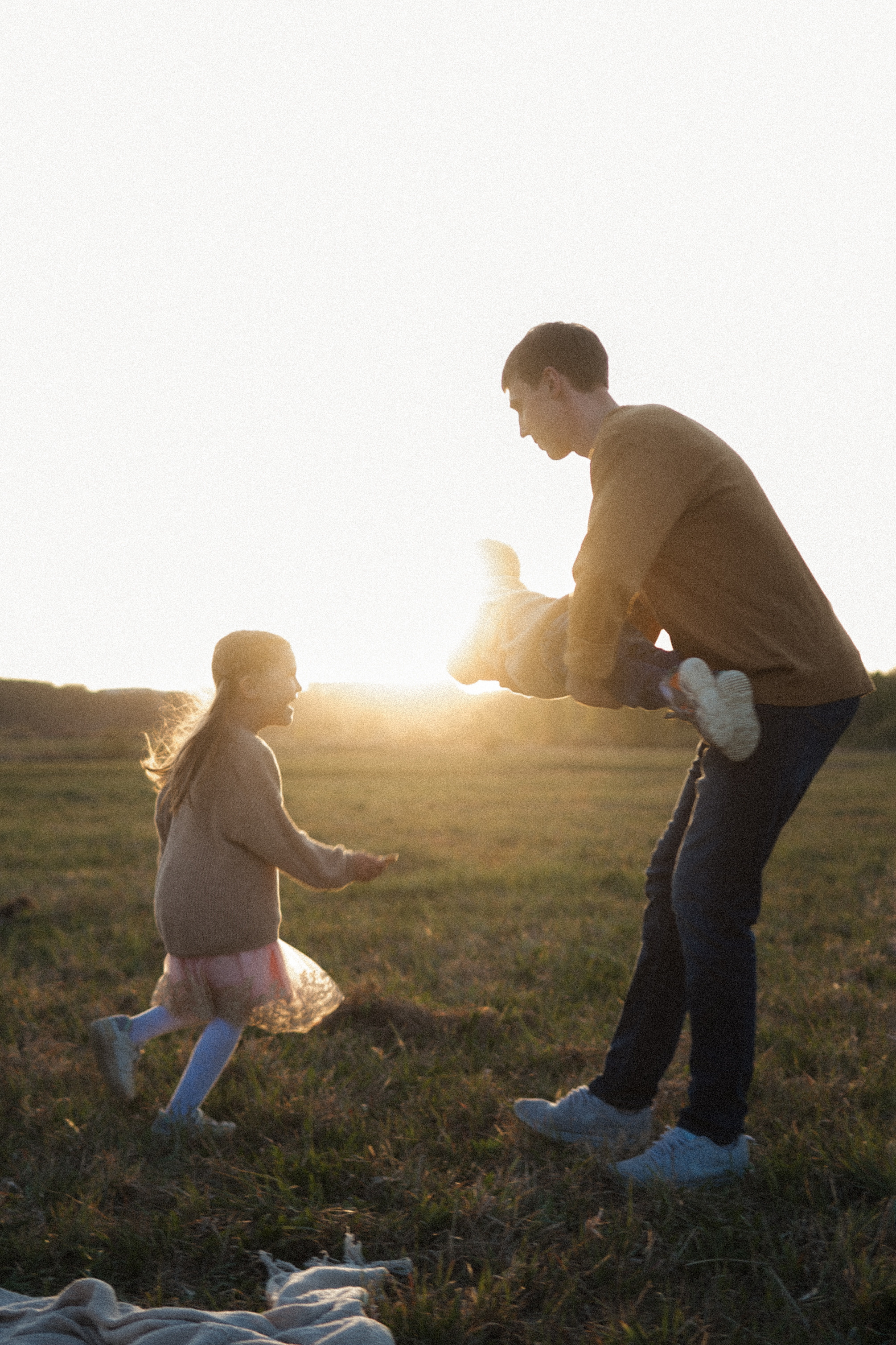 Семейная фотосессия на поле. Семейный свадебный фотограф Екатеринбург Первоуральск Шарнина Алёна