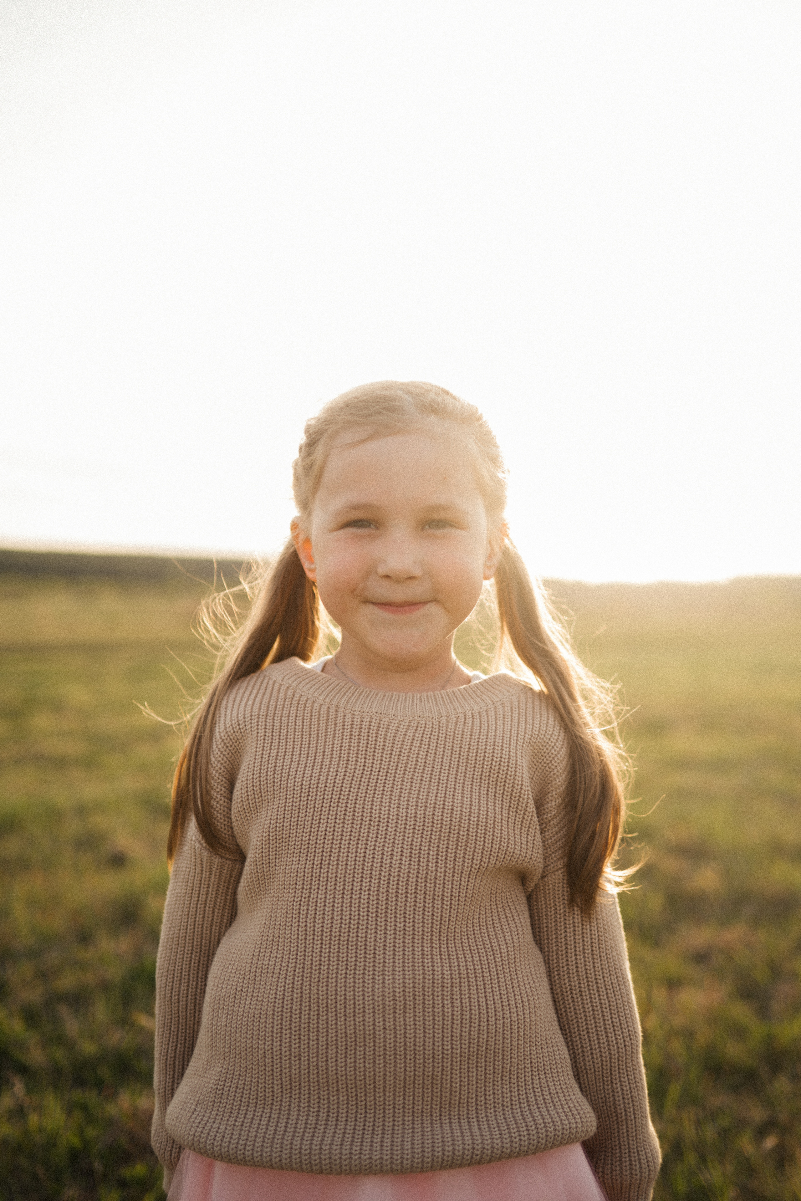 Семейная фотосессия на поле. Семейный свадебный фотограф Екатеринбург Первоуральск Шарнина Алёна