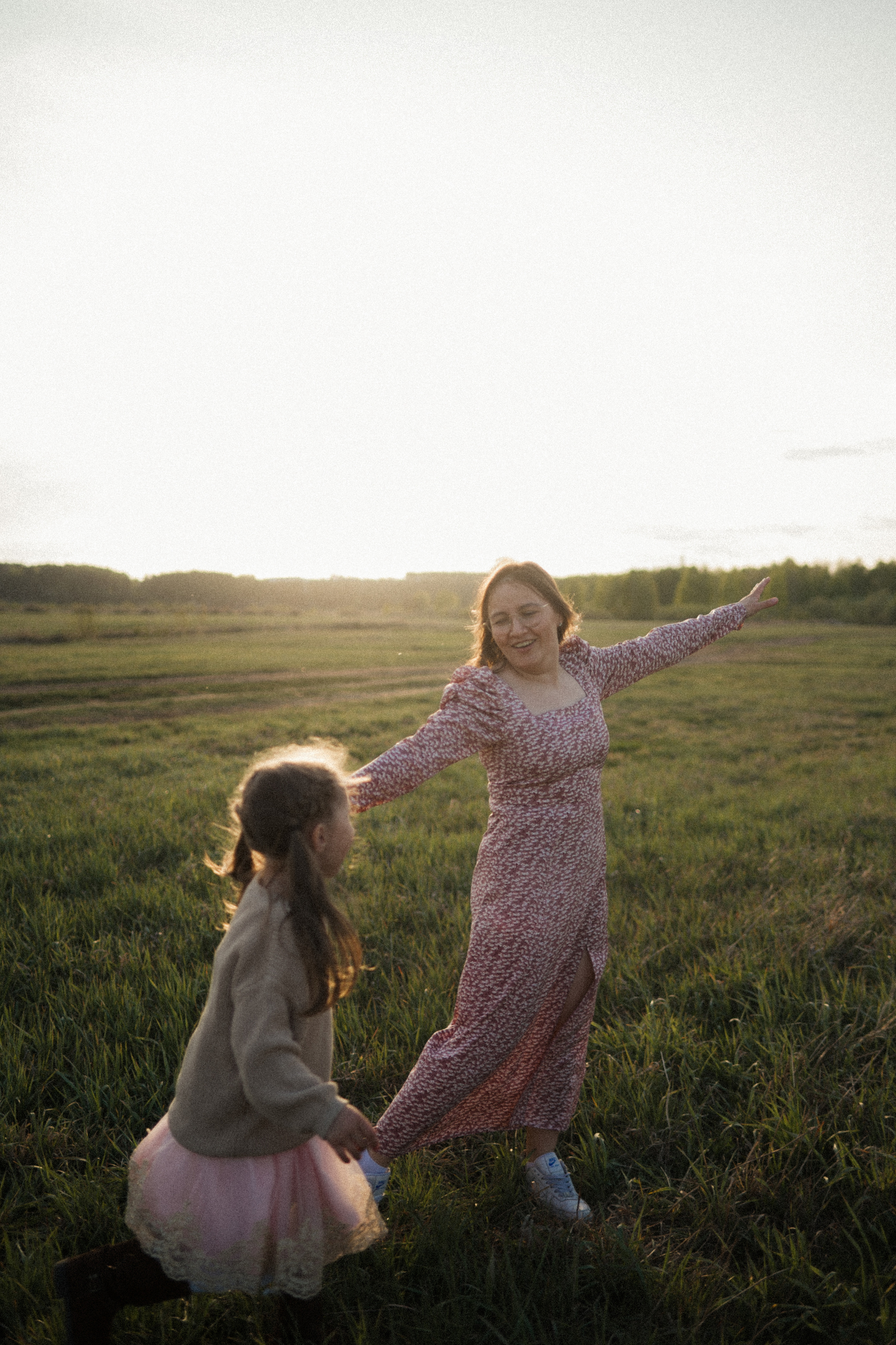 Семейная фотосессия на поле. Семейный свадебный фотограф Екатеринбург Первоуральск Шарнина Алёна