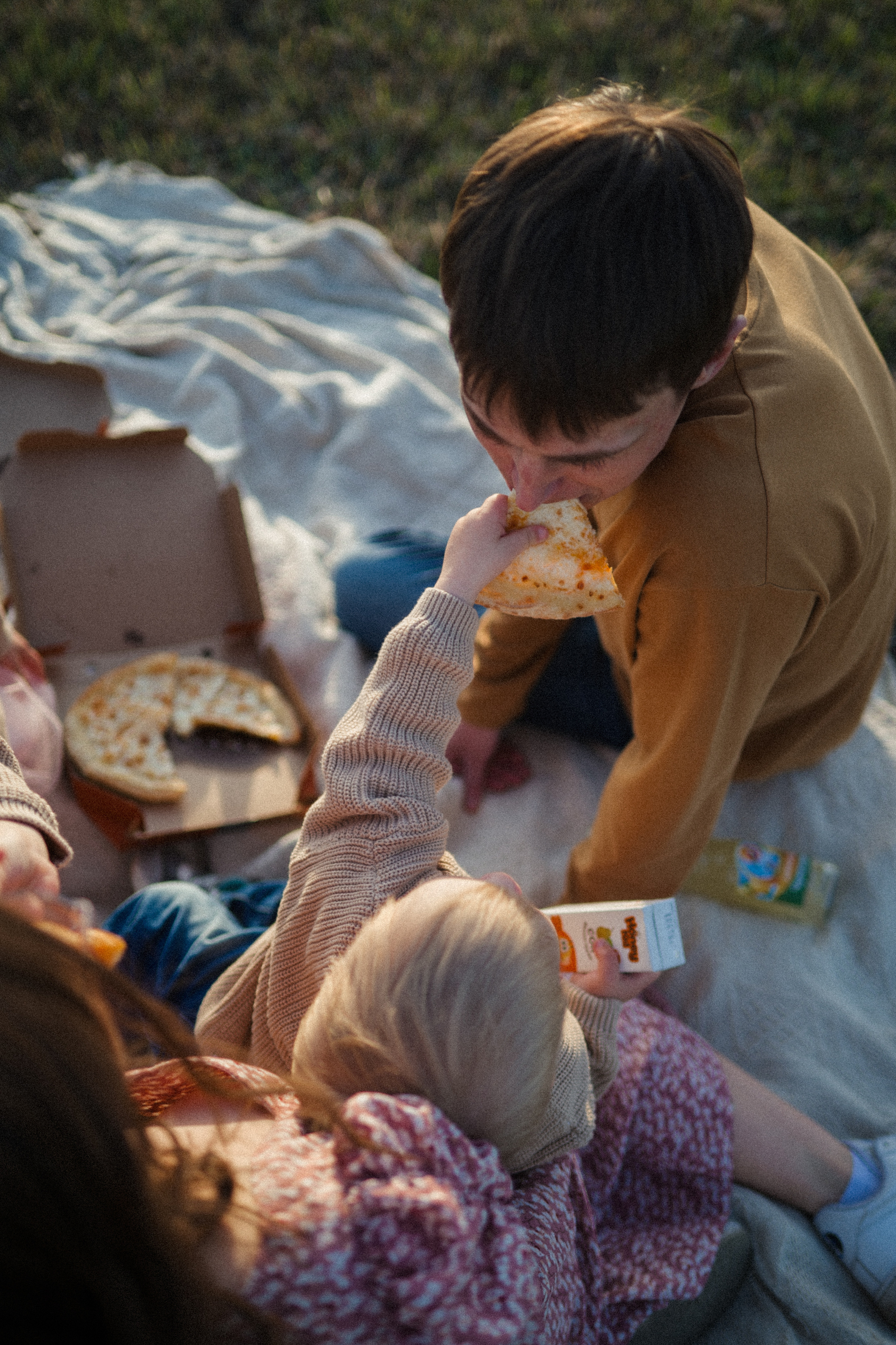 Семейная фотосессия на поле. Семейный свадебный фотограф Екатеринбург Первоуральск Шарнина Алёна