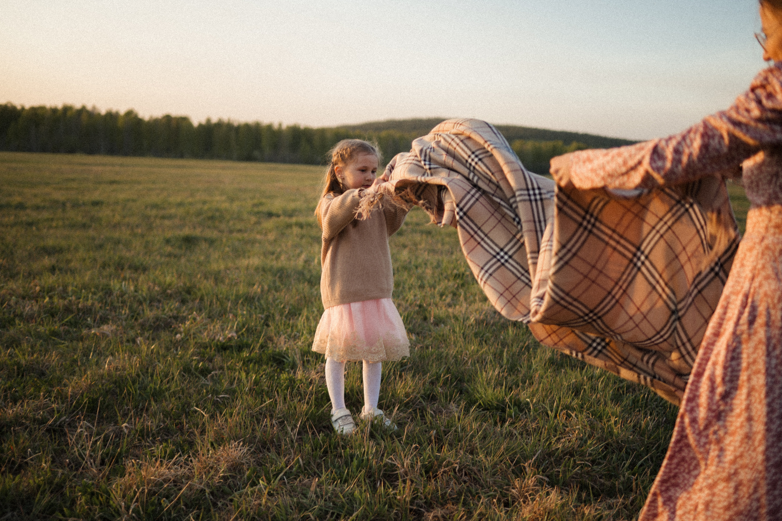 Семейная фотосессия на поле. Семейный свадебный фотограф Екатеринбург Первоуральск Шарнина Алёна