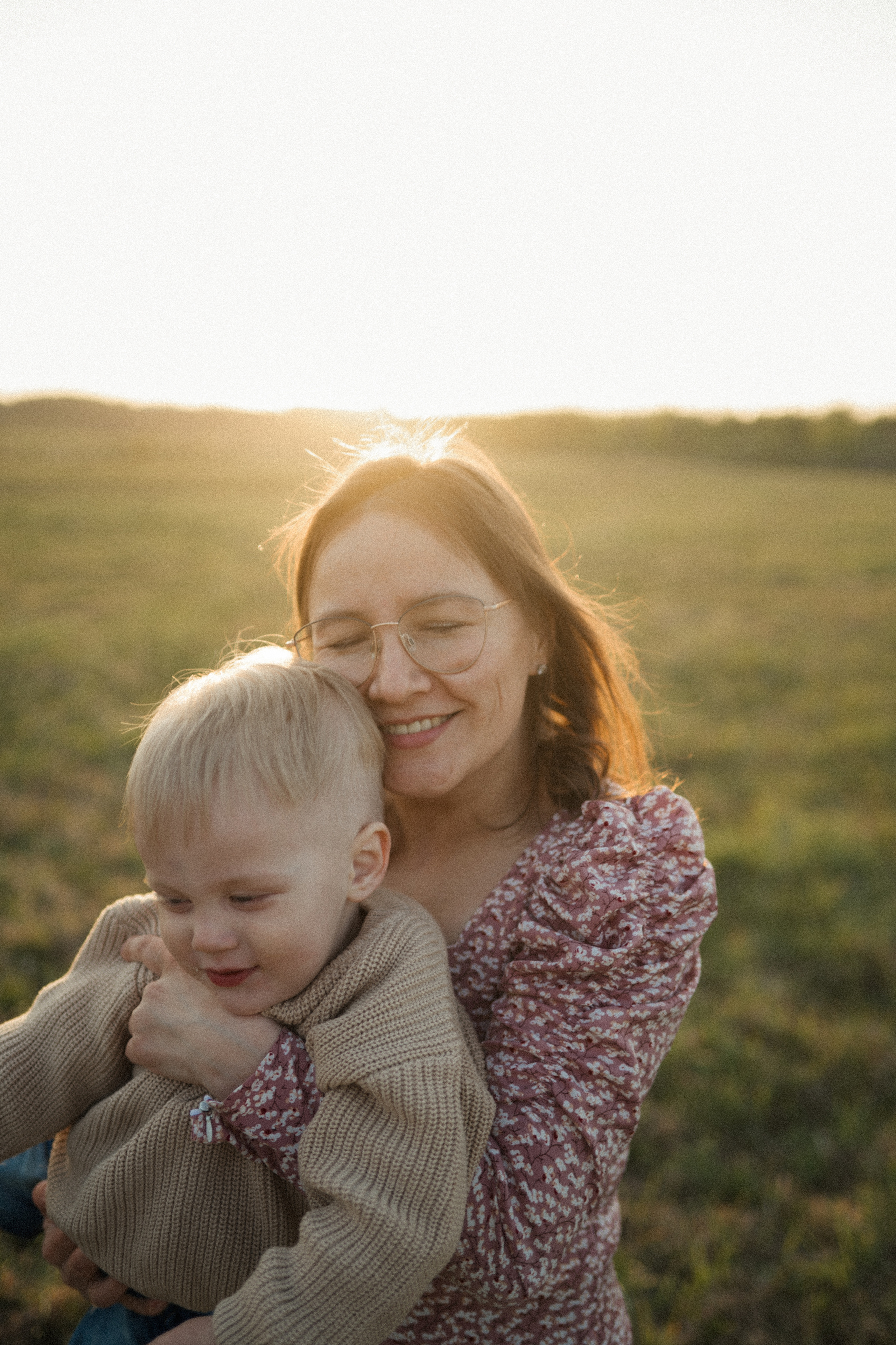Семейная фотосессия на поле. Семейный свадебный фотограф Екатеринбург Первоуральск Шарнина Алёна