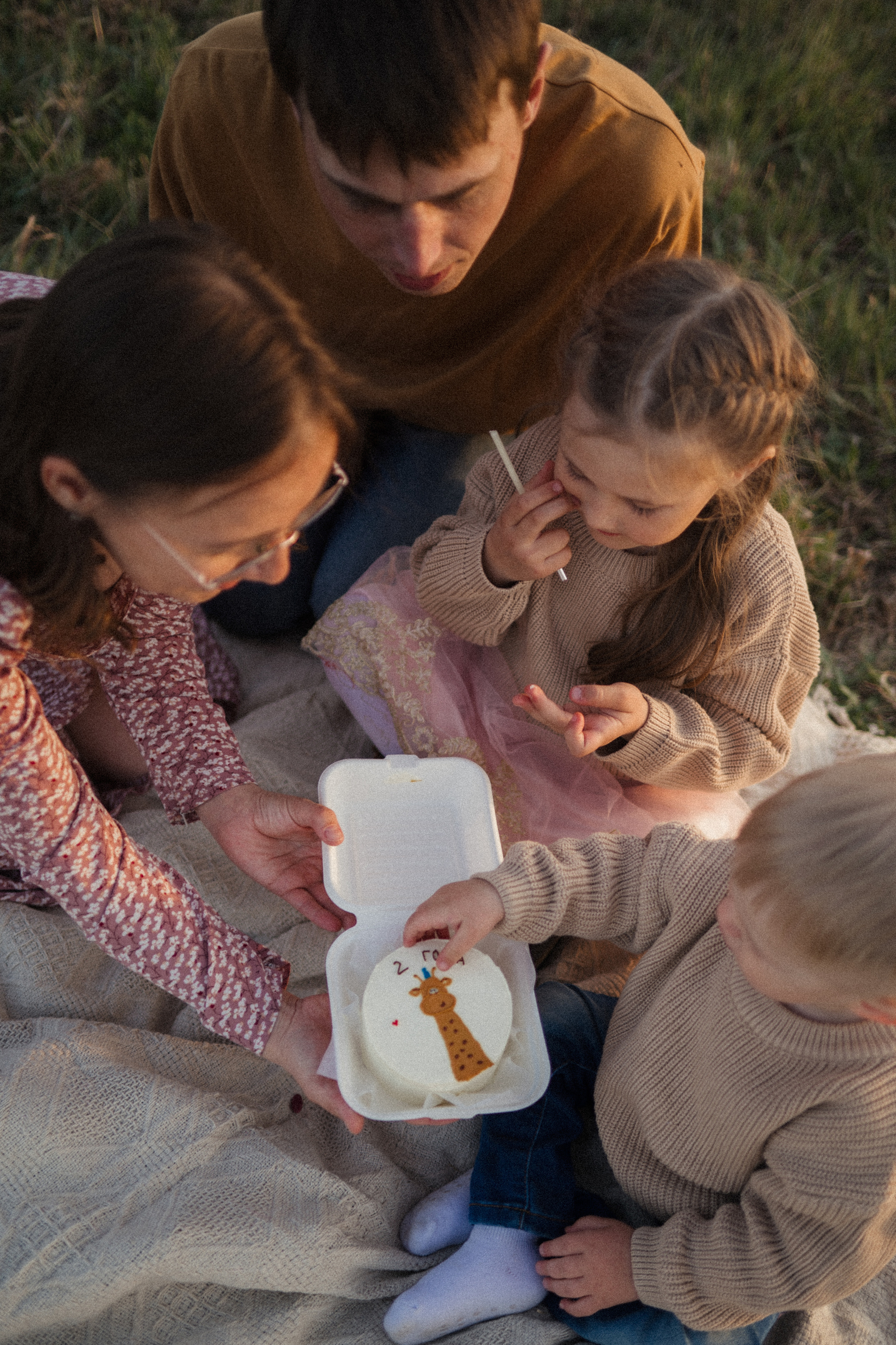 Семейная фотосессия на поле. Семейный свадебный фотограф Екатеринбург Первоуральск Шарнина Алёна