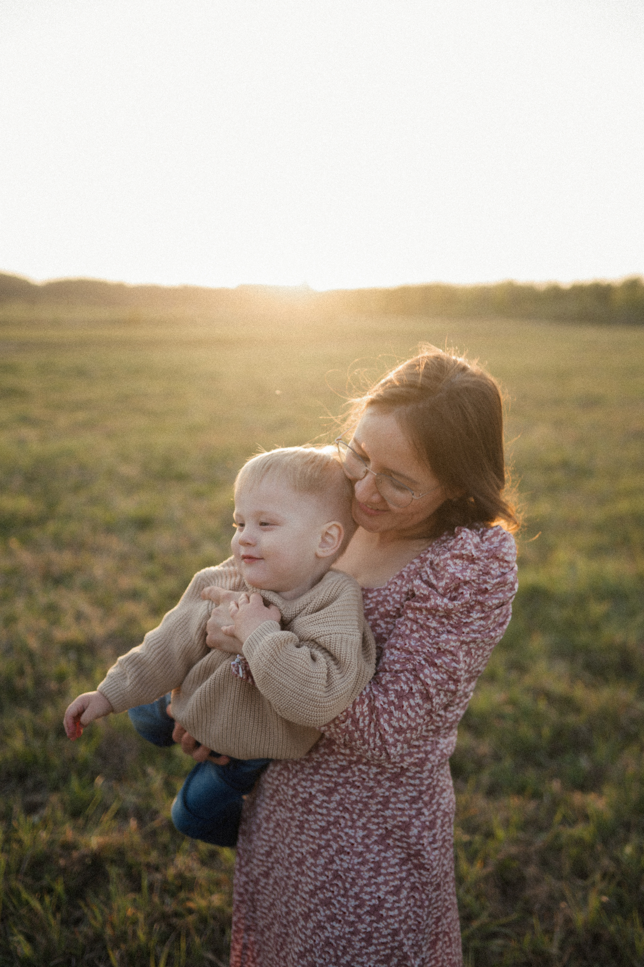 Семейная фотосессия на поле. Семейный свадебный фотограф Екатеринбург Первоуральск Шарнина Алёна