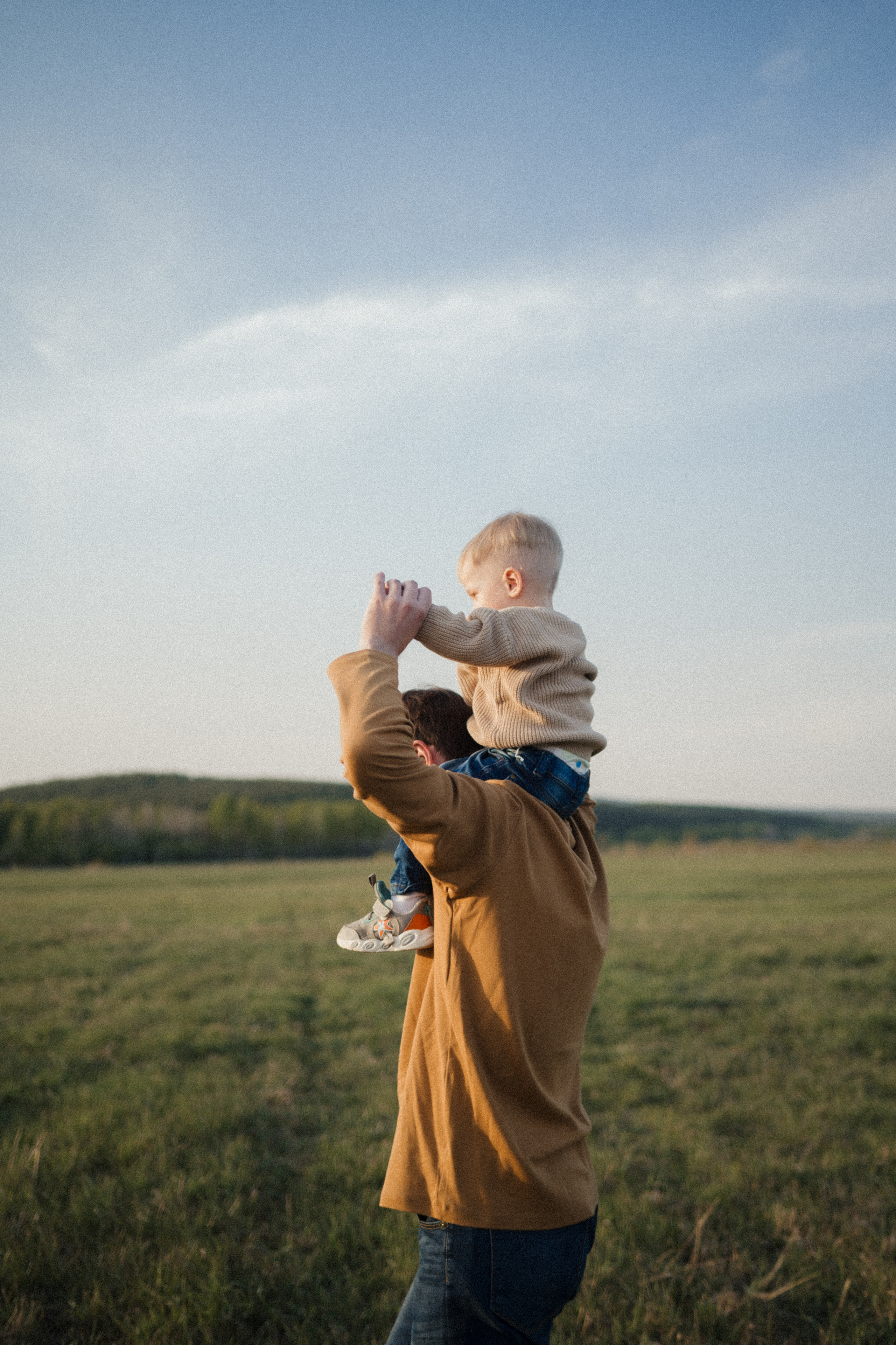 Семейная фотосессия на поле. Семейный свадебный фотограф Екатеринбург Первоуральск Шарнина Алёна