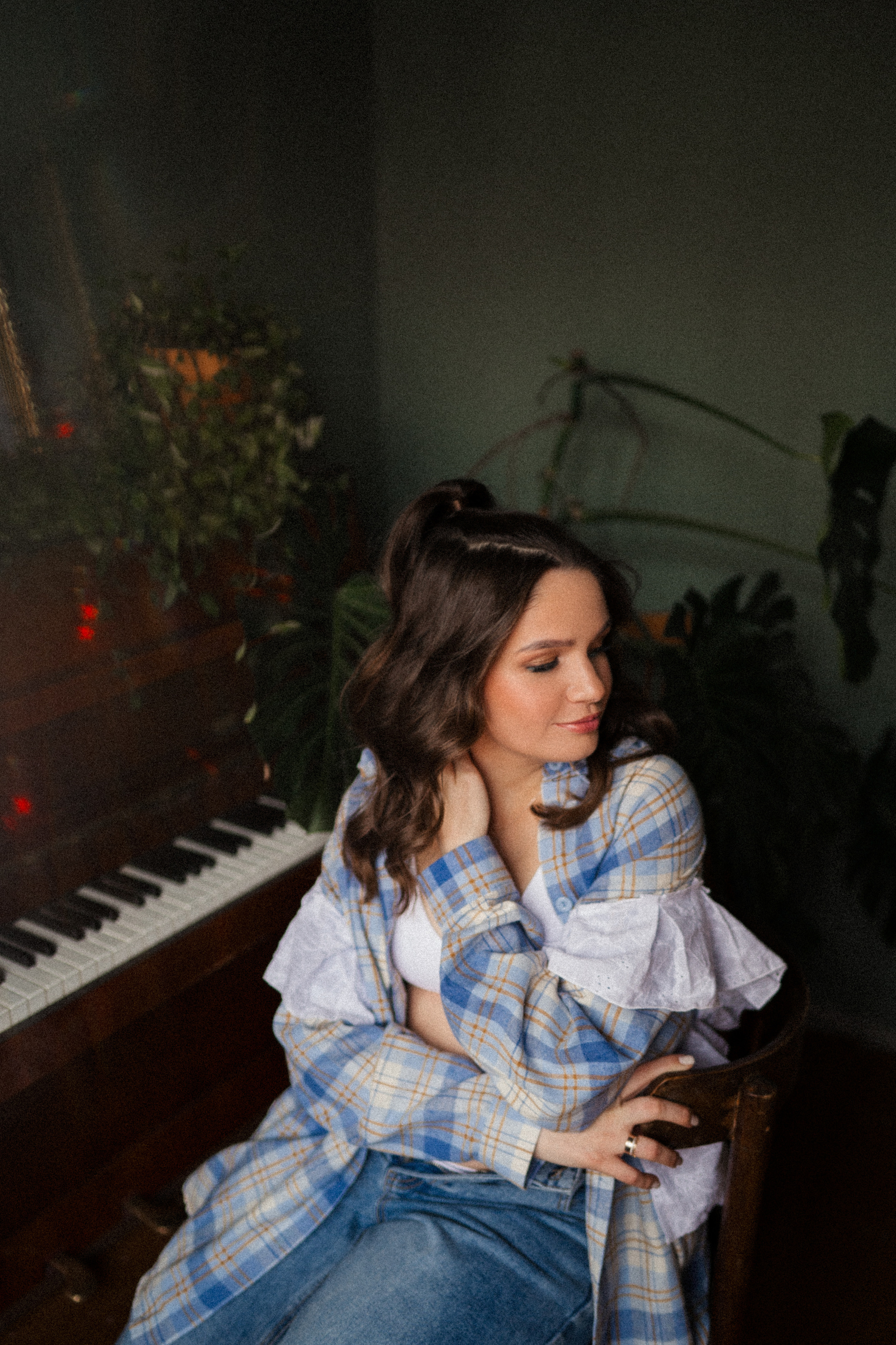 Фотосессия влюбленных в маленькой квартирке. Семейный свадебный фотограф Екатеринбург Первоуральск Шарнина Алёна