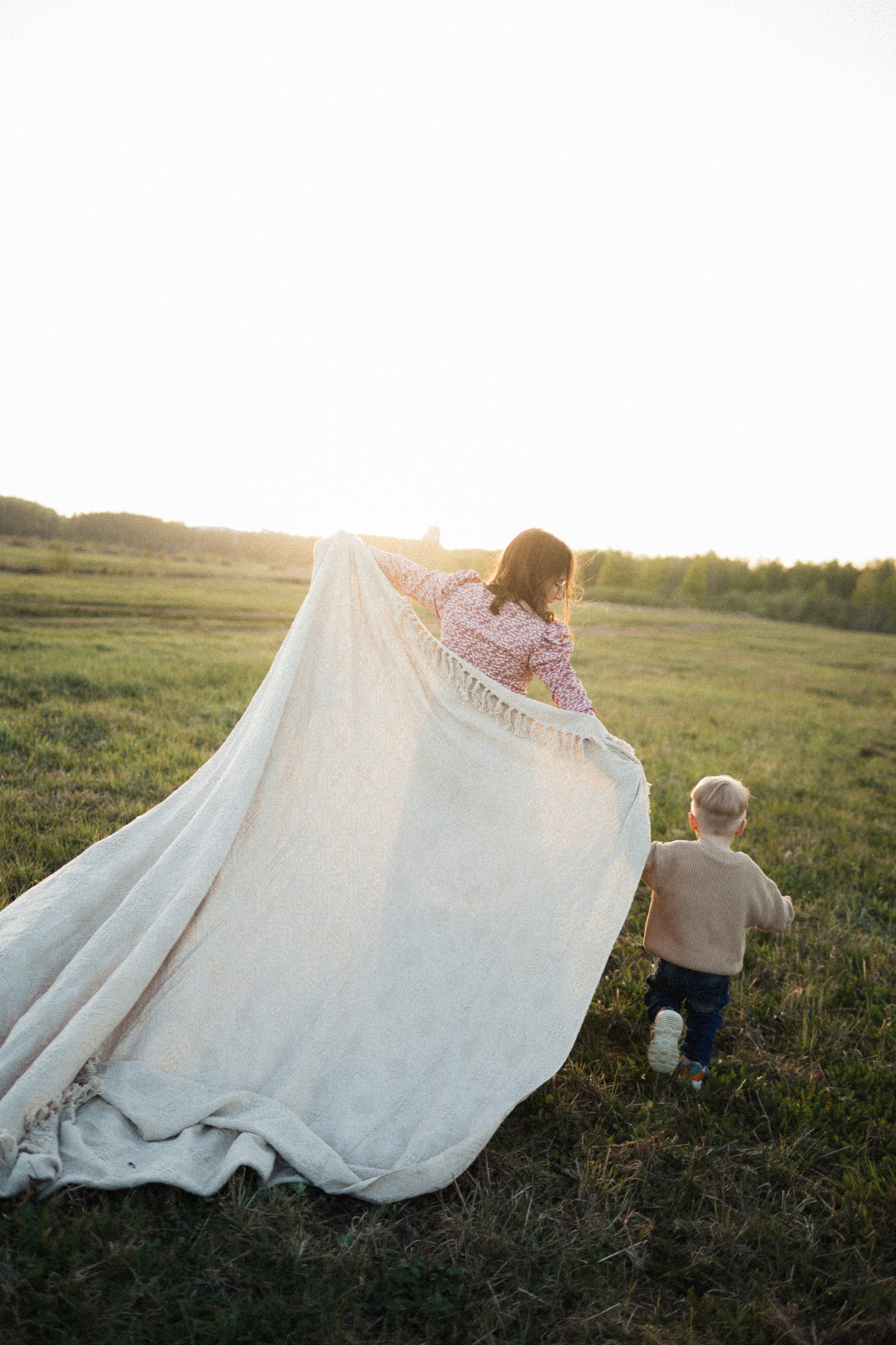 Семейная фотосессия на поле. Семейный свадебный фотограф Екатеринбург Первоуральск Шарнина Алёна