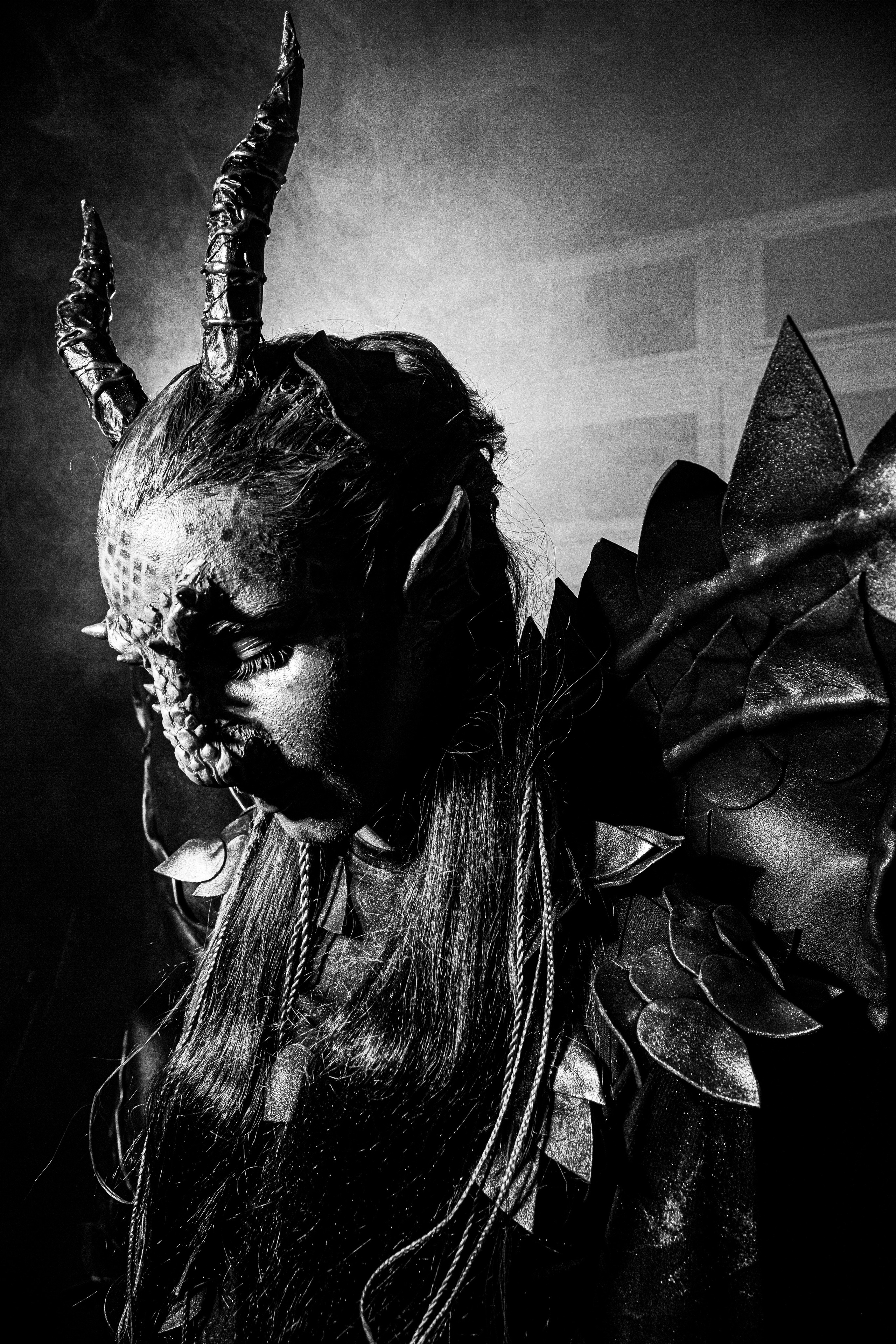 Алена. Дракон. Черно-белый фотограф Дмитрий Пчелкин