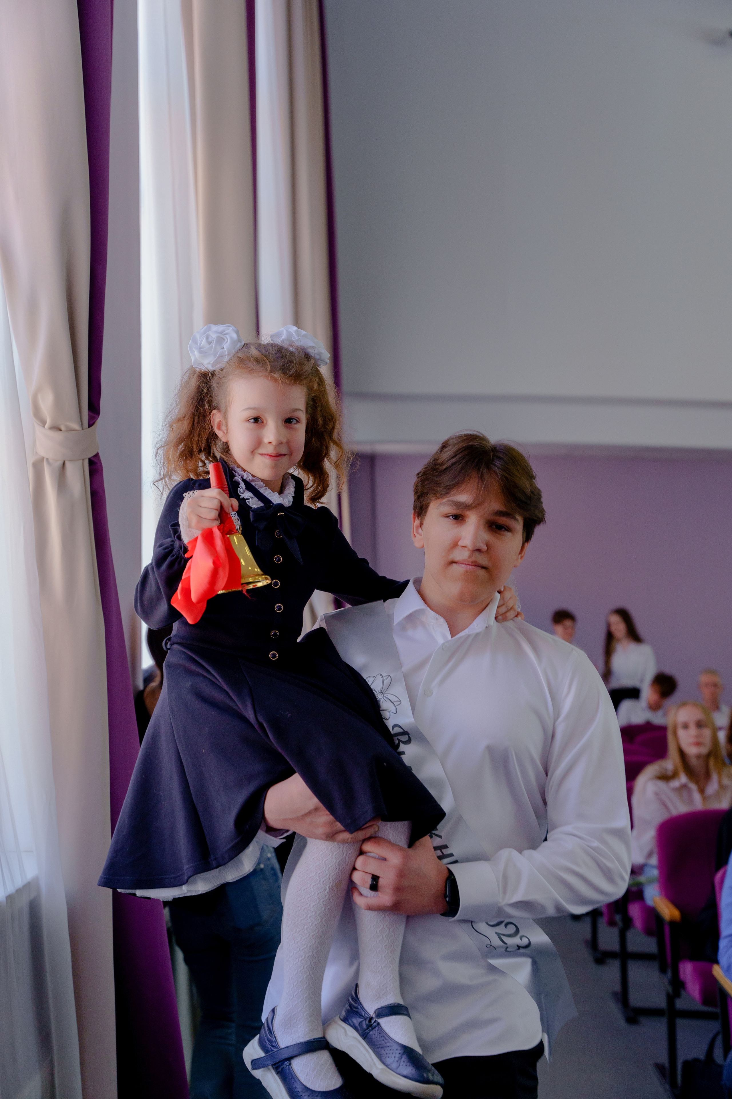 Яркие и запоминающиеся кадры с Последнего звонка ваших детей