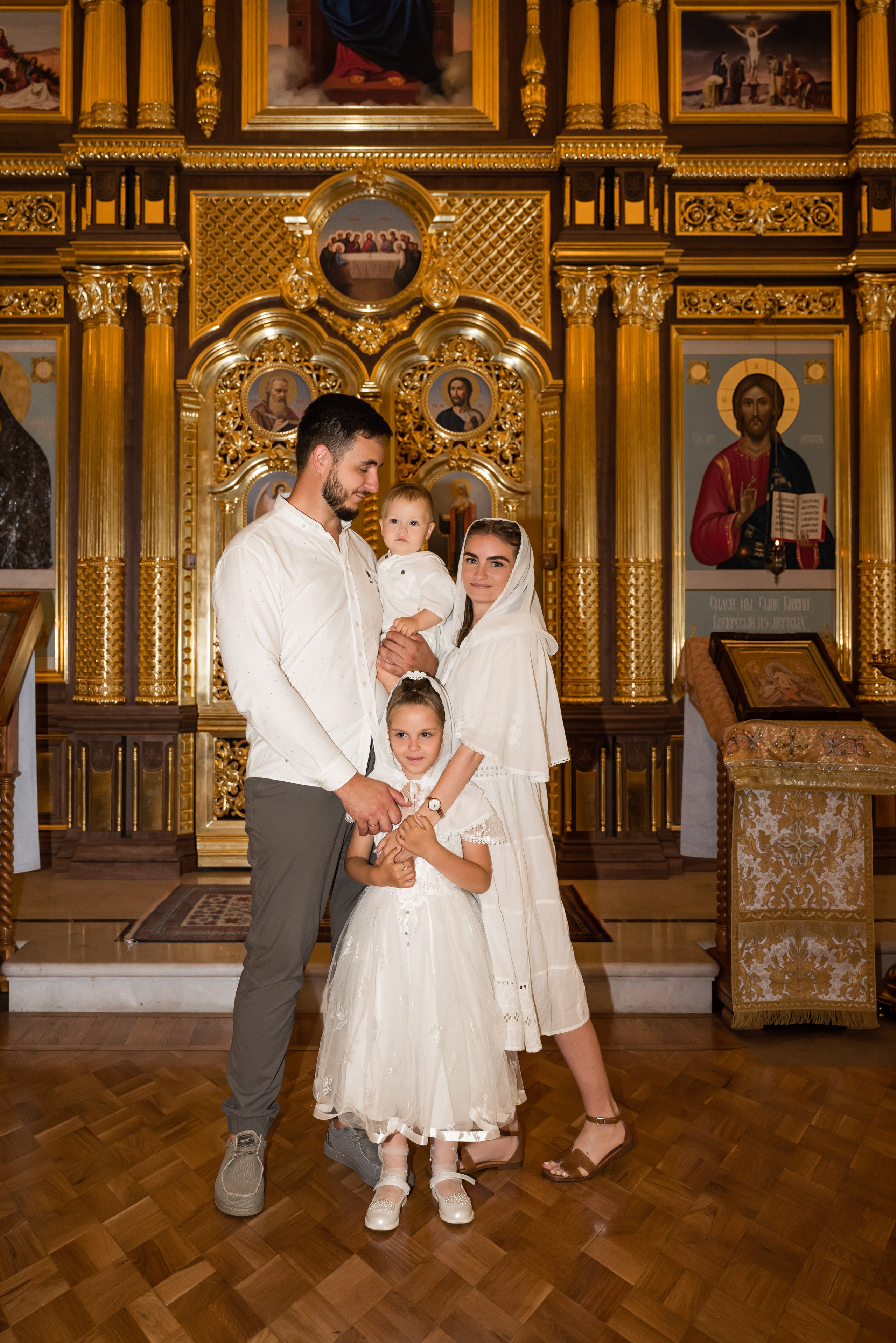 Крещение в Храме Александра Невского. Фотограф Ксения Огородова портфолио