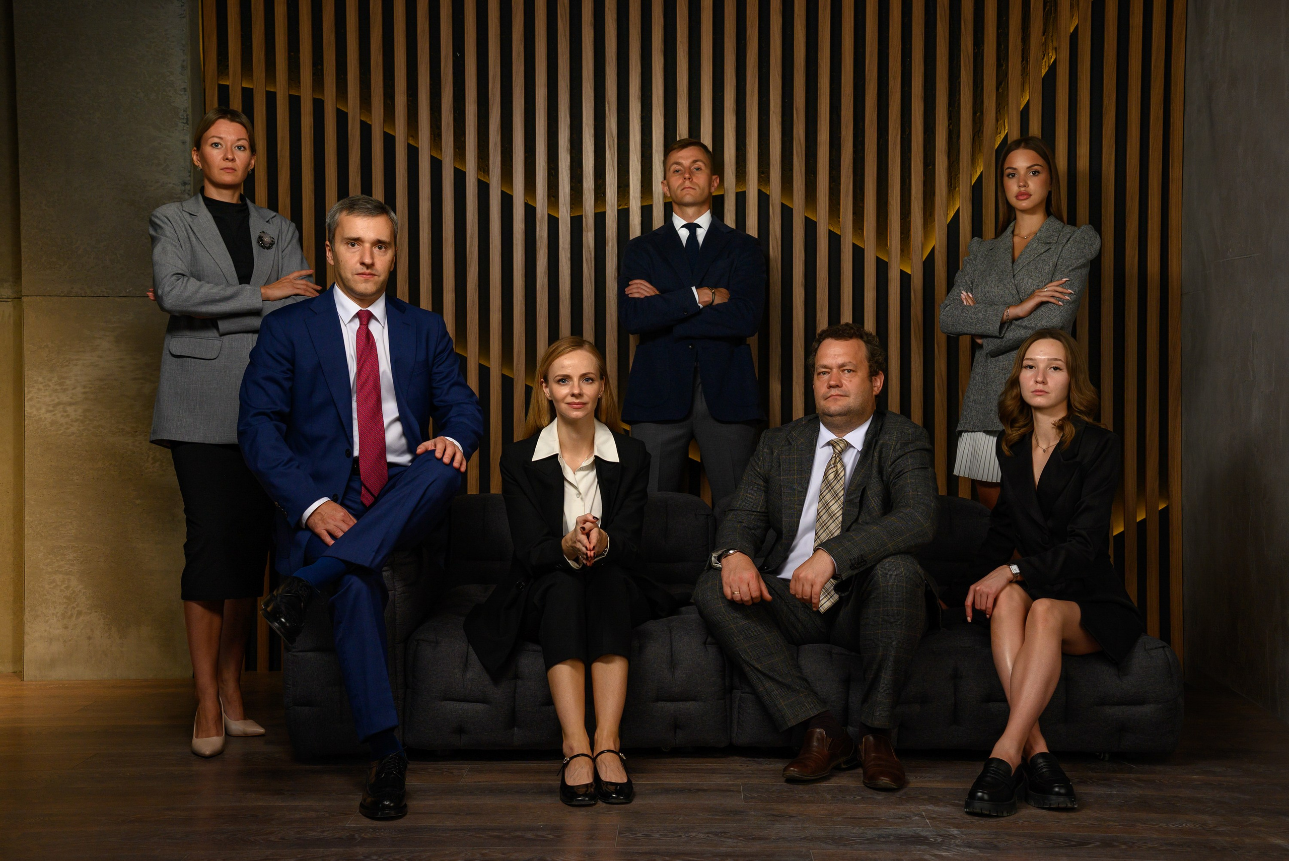 Деловая групповая фотосессия. Компания и фотошкола по созданию контента в Москве