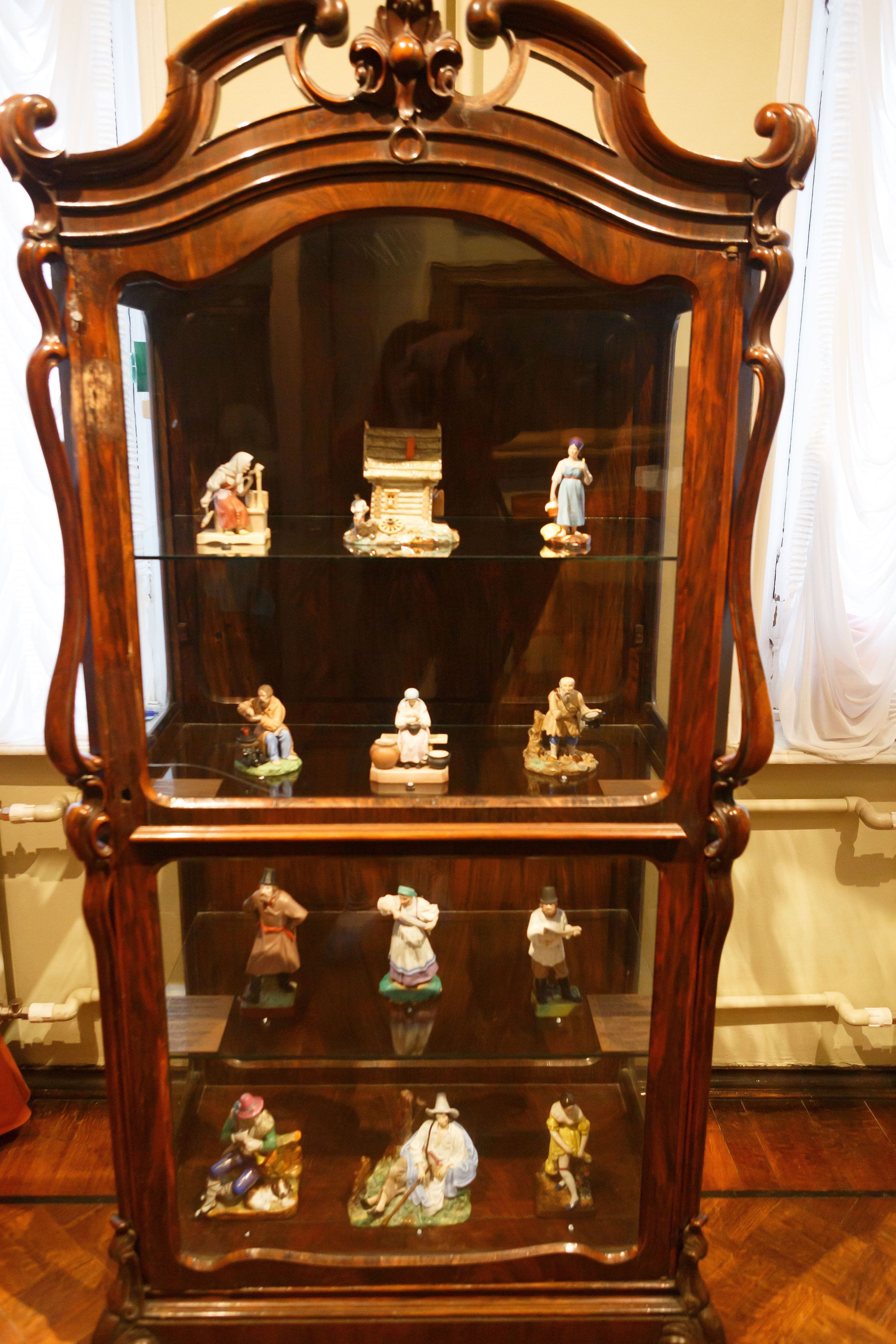 Экскурсия в Серпуховский историко-художественный музей. Выпускные альбомы и школьный фотограф в Подольске, Троицке, Щербинке, Москве и Московской области