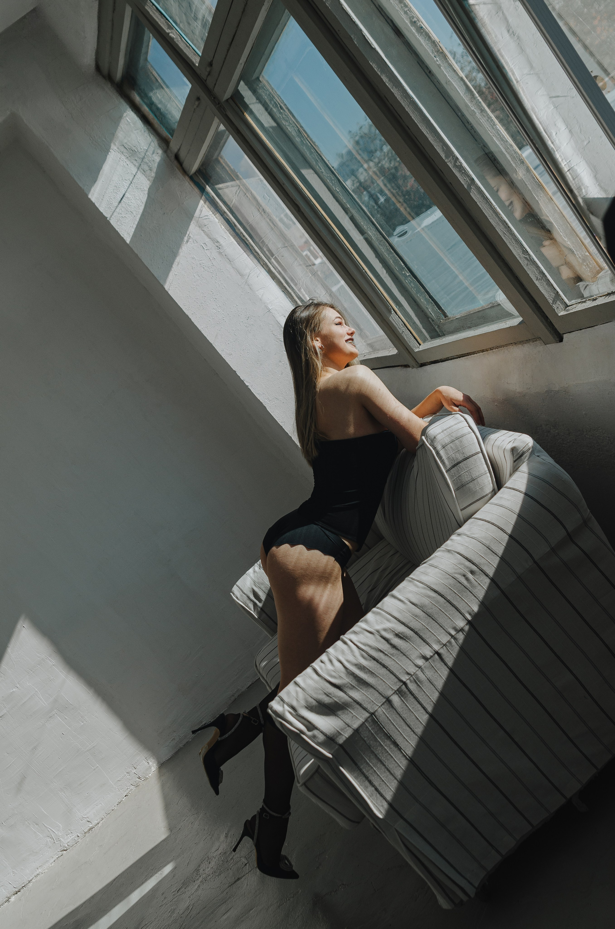 Женская фотосессия в стиле минимализм. Денисова Аля — фотограф для парных съемок и индивидуальных историй в Барнауле