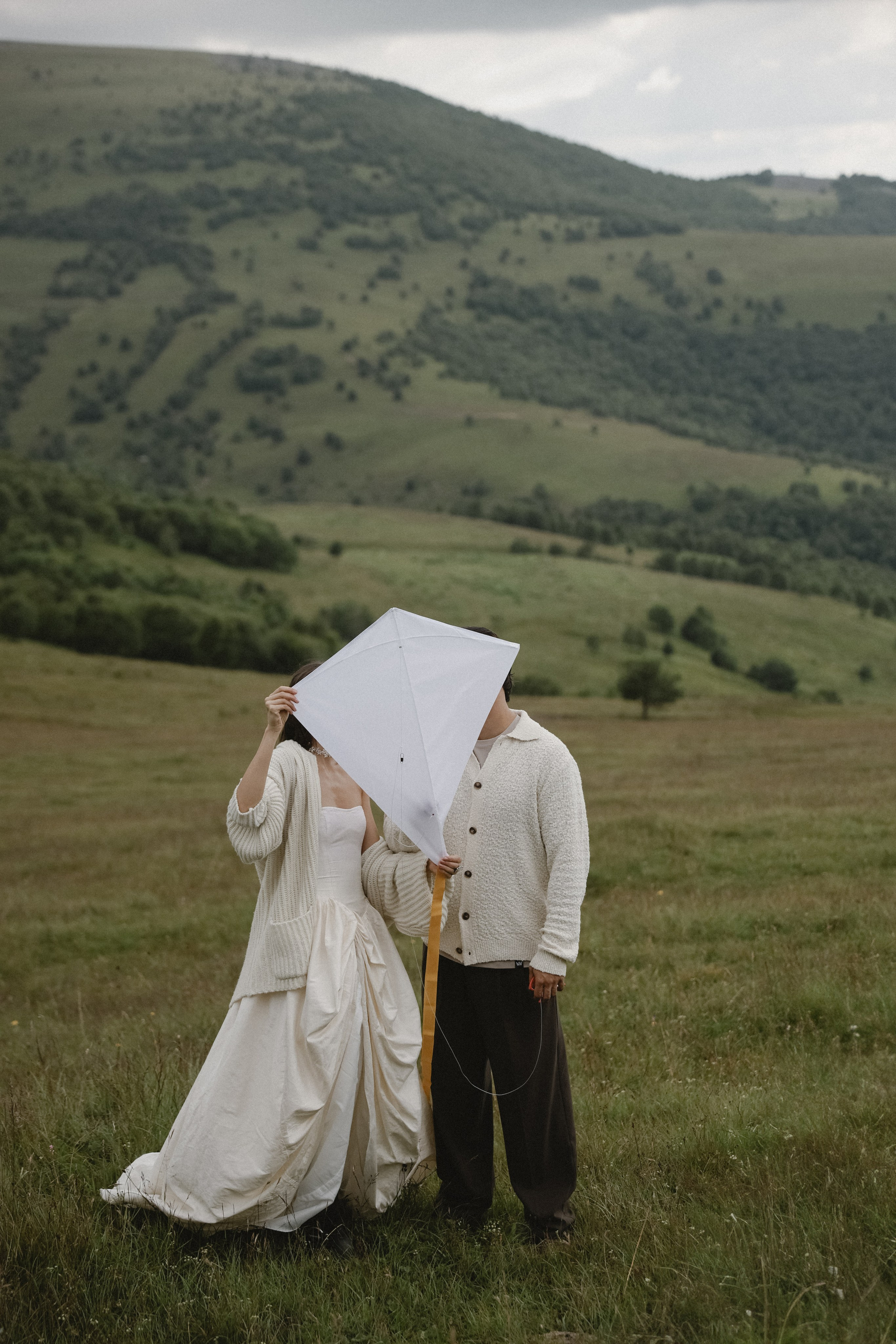 Утро невесты в глэмпинге свадебная фотосессия на Джилы-Су Приэльбрусье. Свадебный, репортажный и портретный фотограф Сочи, Краснодар. Александра Зайцева