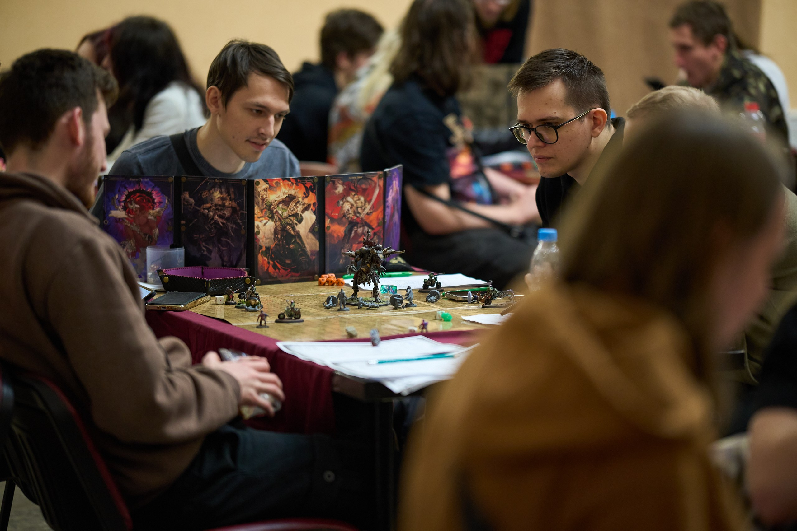 Зацените, сколько фигурок уже лежит.