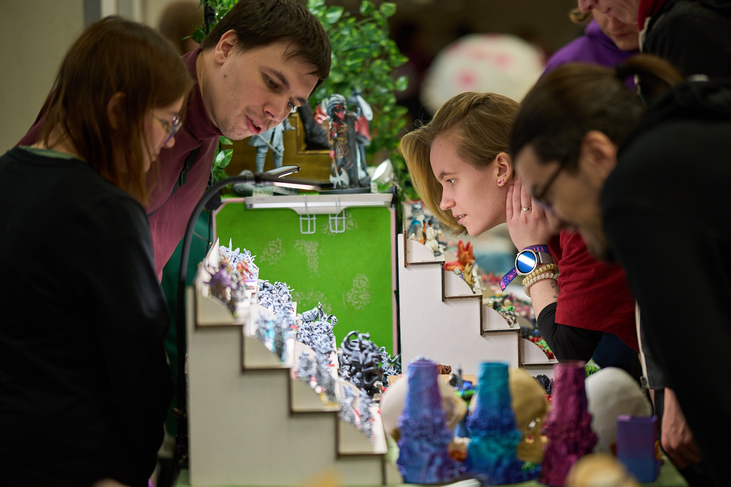 Обычная картина у стенда с миньками - все подходят и пялятся :) Я тоже так делаю.