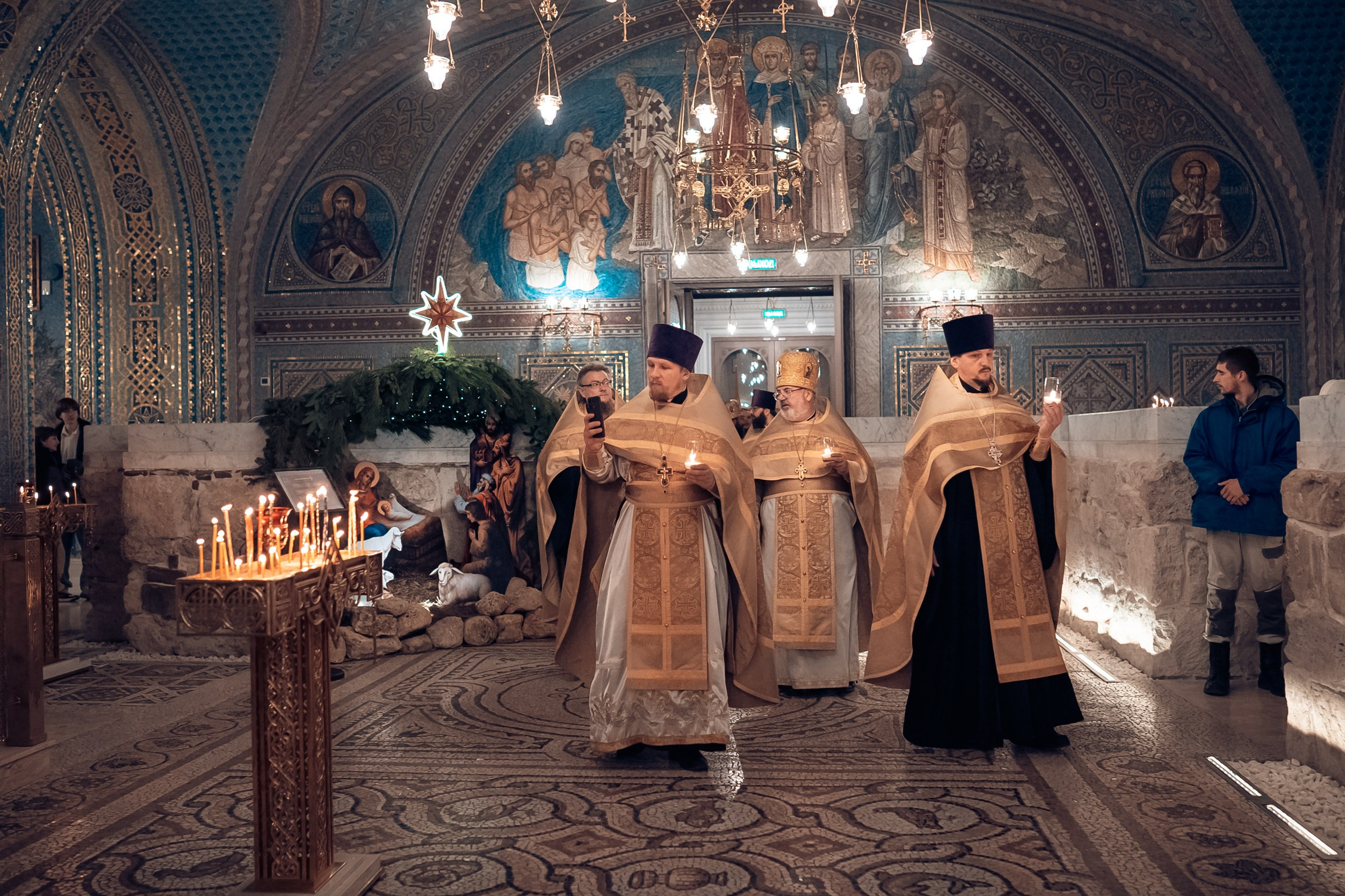 Божественная Литургия в новогоднюю ночь 2025 г, Херсонес Севастополь. Церковный фотограф Севастополь