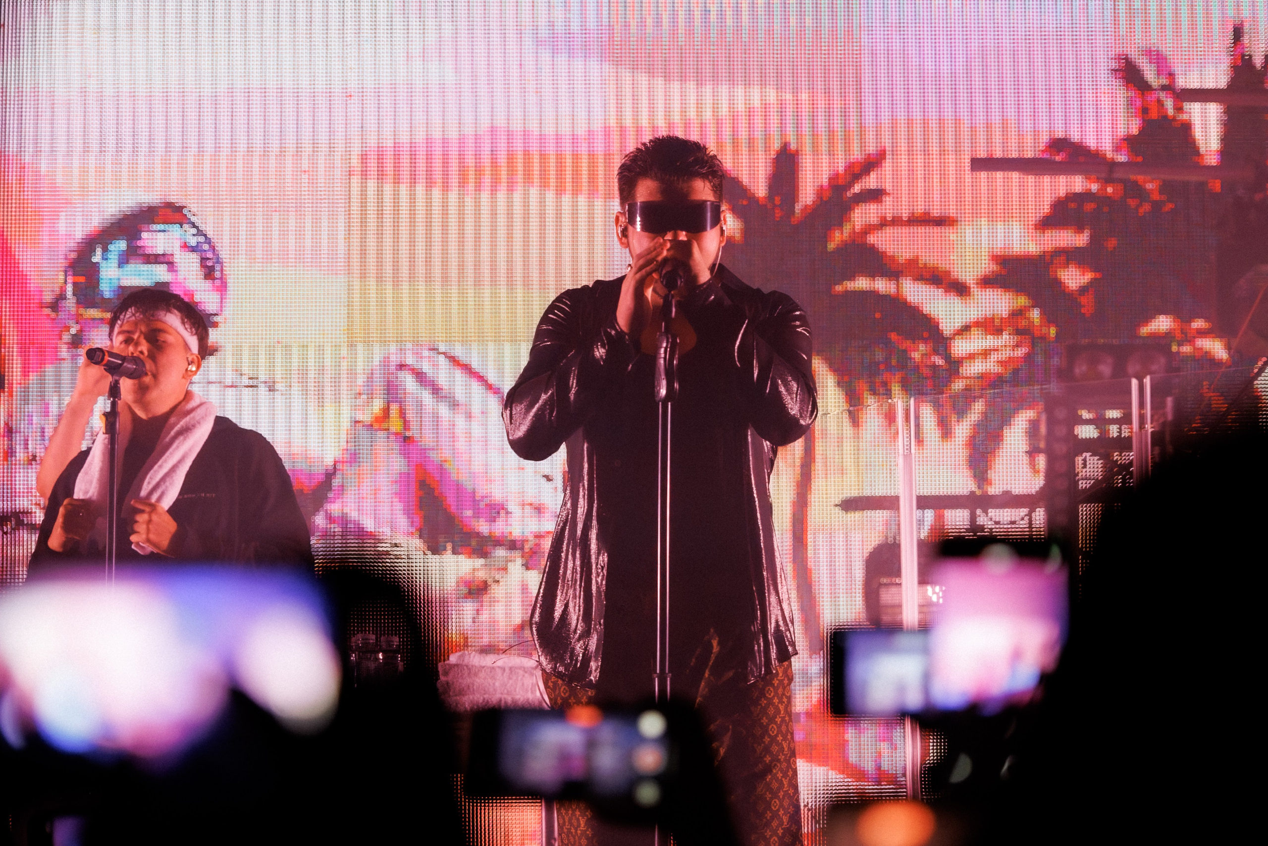 Фотоотчёт и репортаж с концерта группы GAYAZOV$ BROTHER$. Красильников Евгений — профессиональный фотограф в Ростове-на-Дону