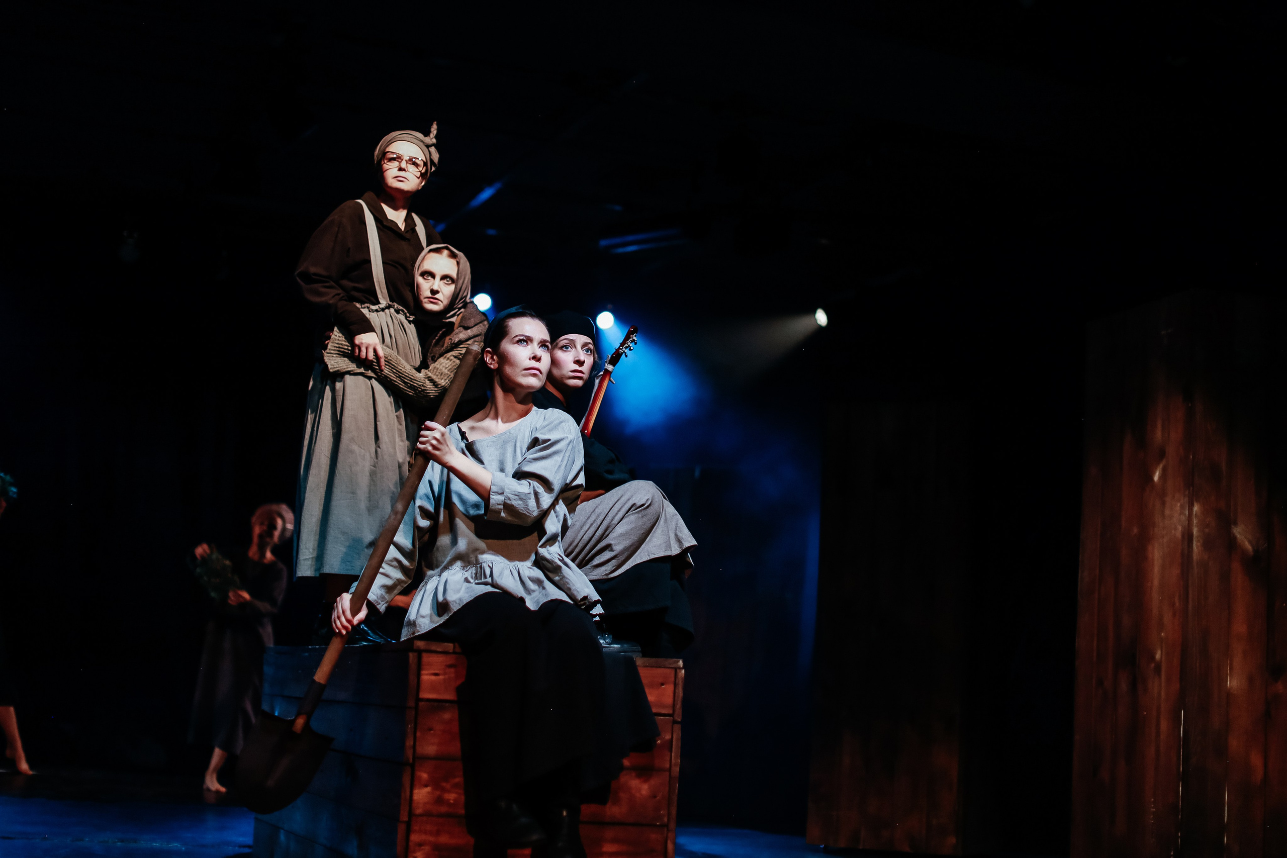 «Марьино поле». Молодежный театр Алтая. Режиссёр Ирина Астафьева. Фоторепортаж. Театральная фотосъёмка