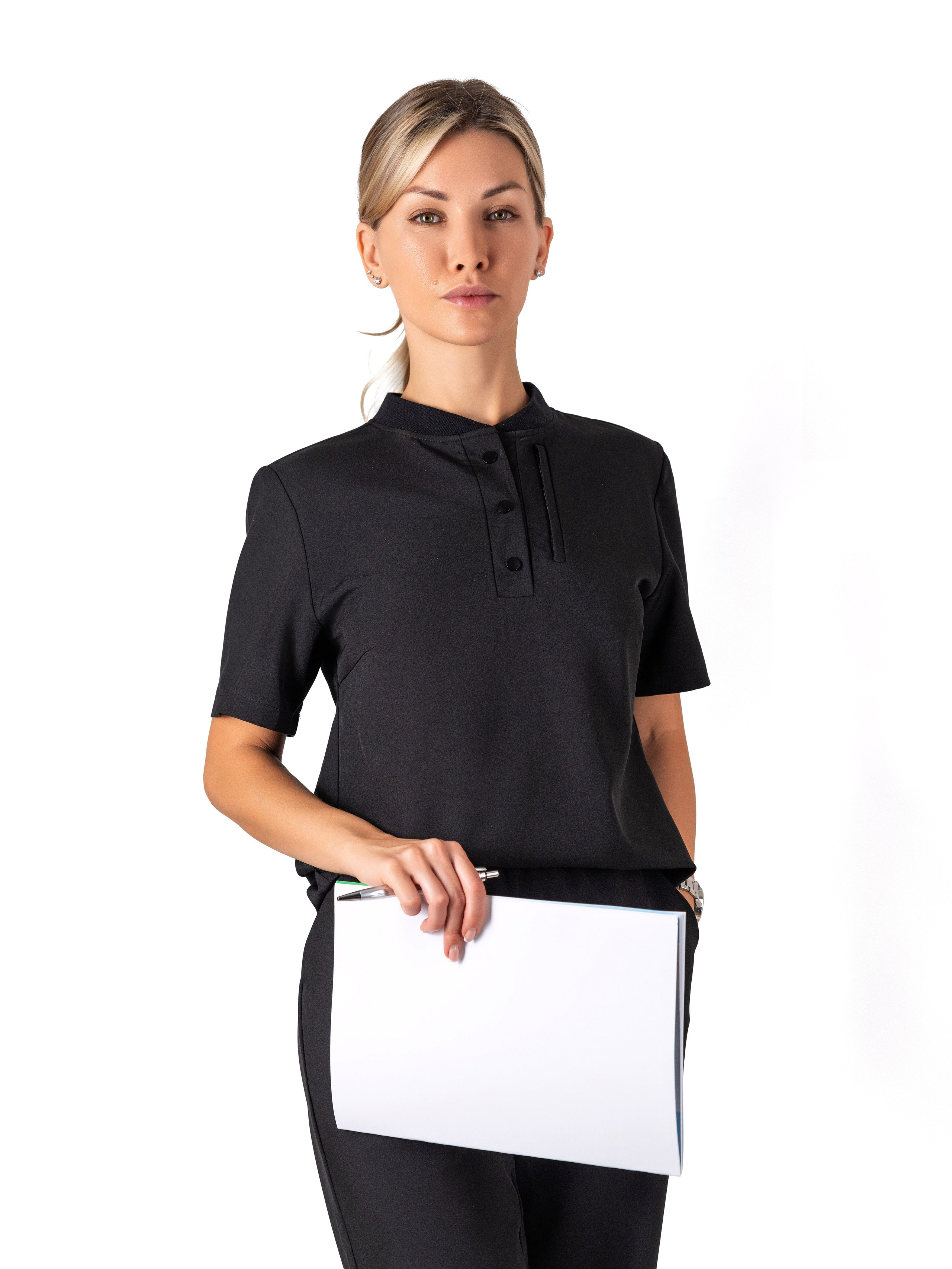 Медицинский халат, съемка для маркетплейсов, модельная съемка. Олейник Денис — предметный фотограф, фотограф для маркетплейсов в Казани