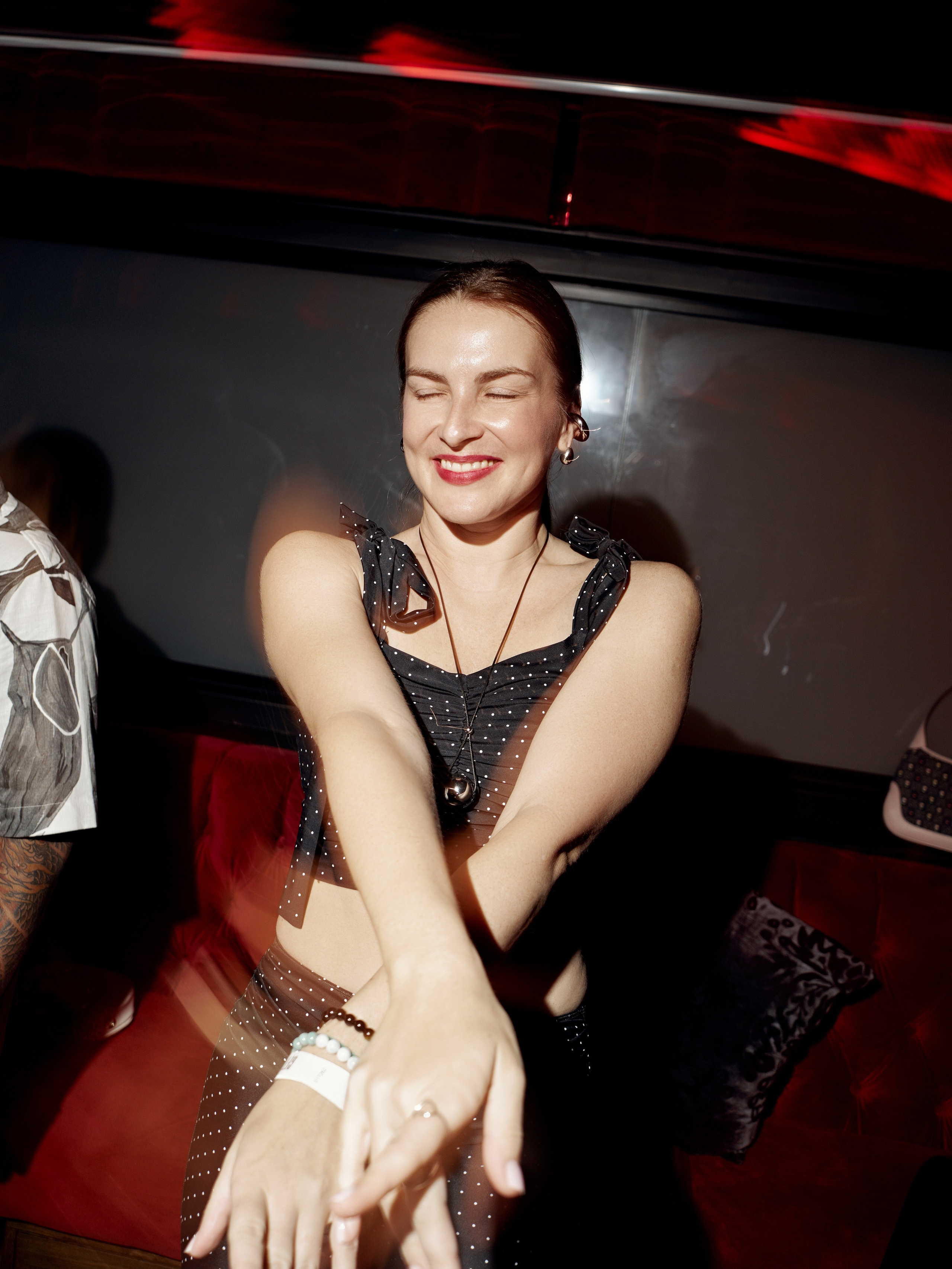 CLUB. NOIZOMAX Художественный фотограф в Дубай