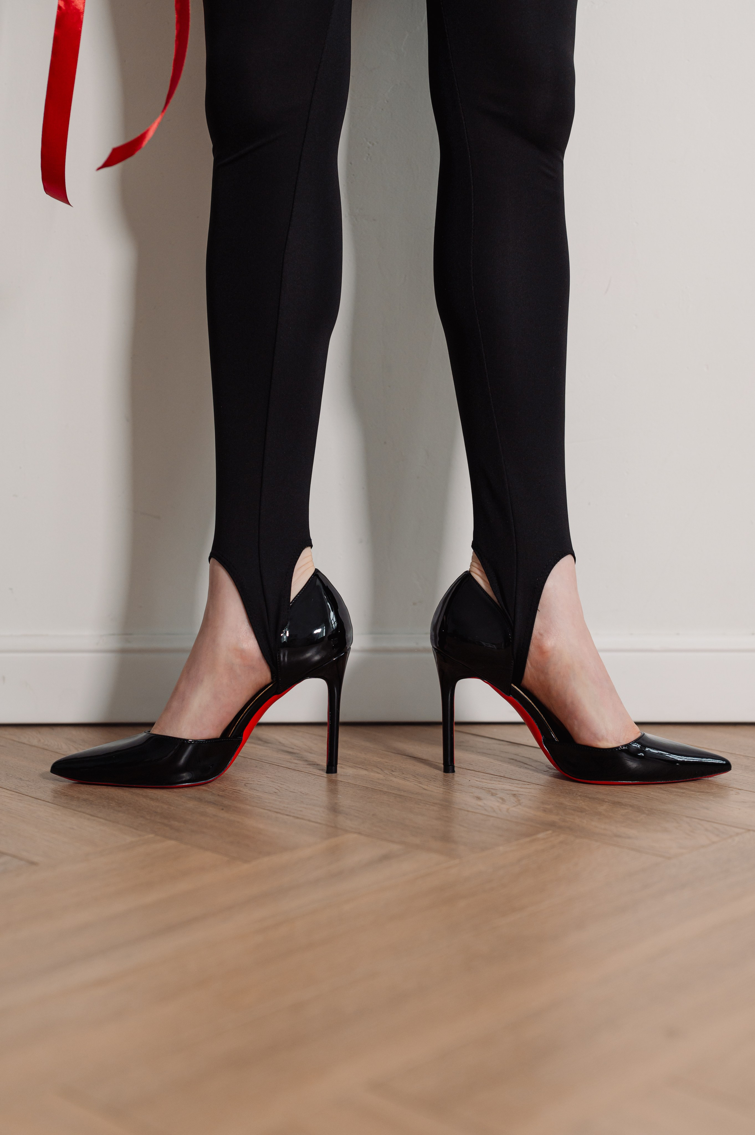 Съемка туфлей для маркетплейсов (Wildberries, Ozon, Яндекс.Маркет). Фотограф товаров для соцсетей - инстаграм, вконтакте. Контент-фотограф в Москве Хныкина Лена