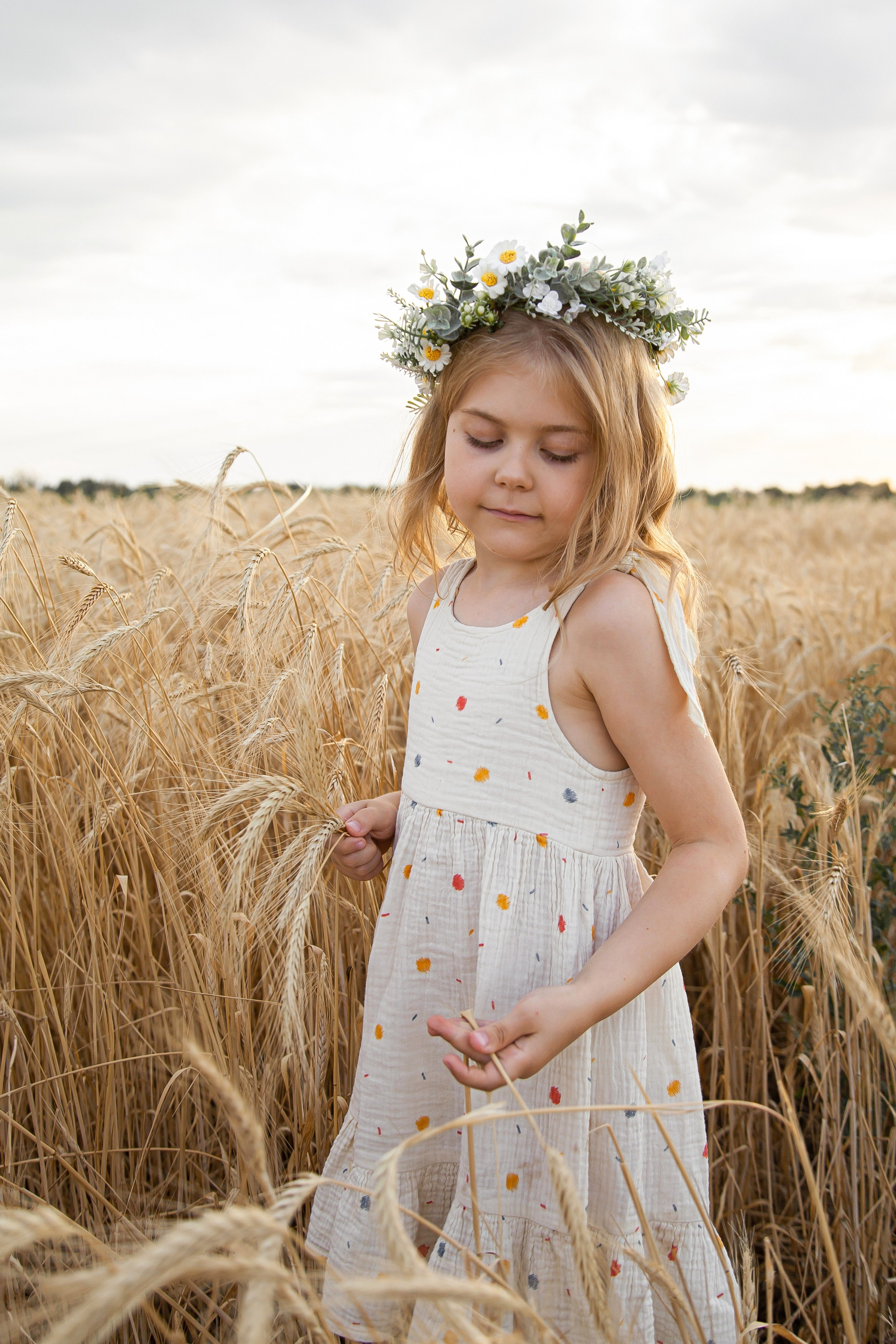 Ксюша в поле. Фотограф в Волгограде Норченко Светлана