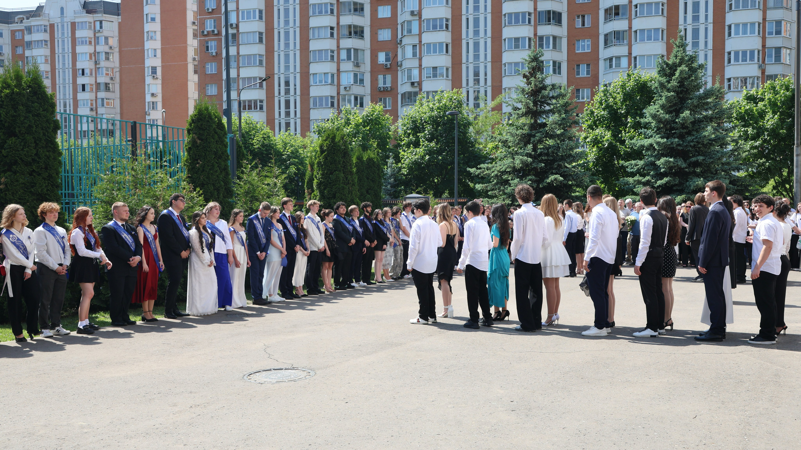 Выпускной в жизнь. Школьные выпускные альбомы в Москве Марина Николаева