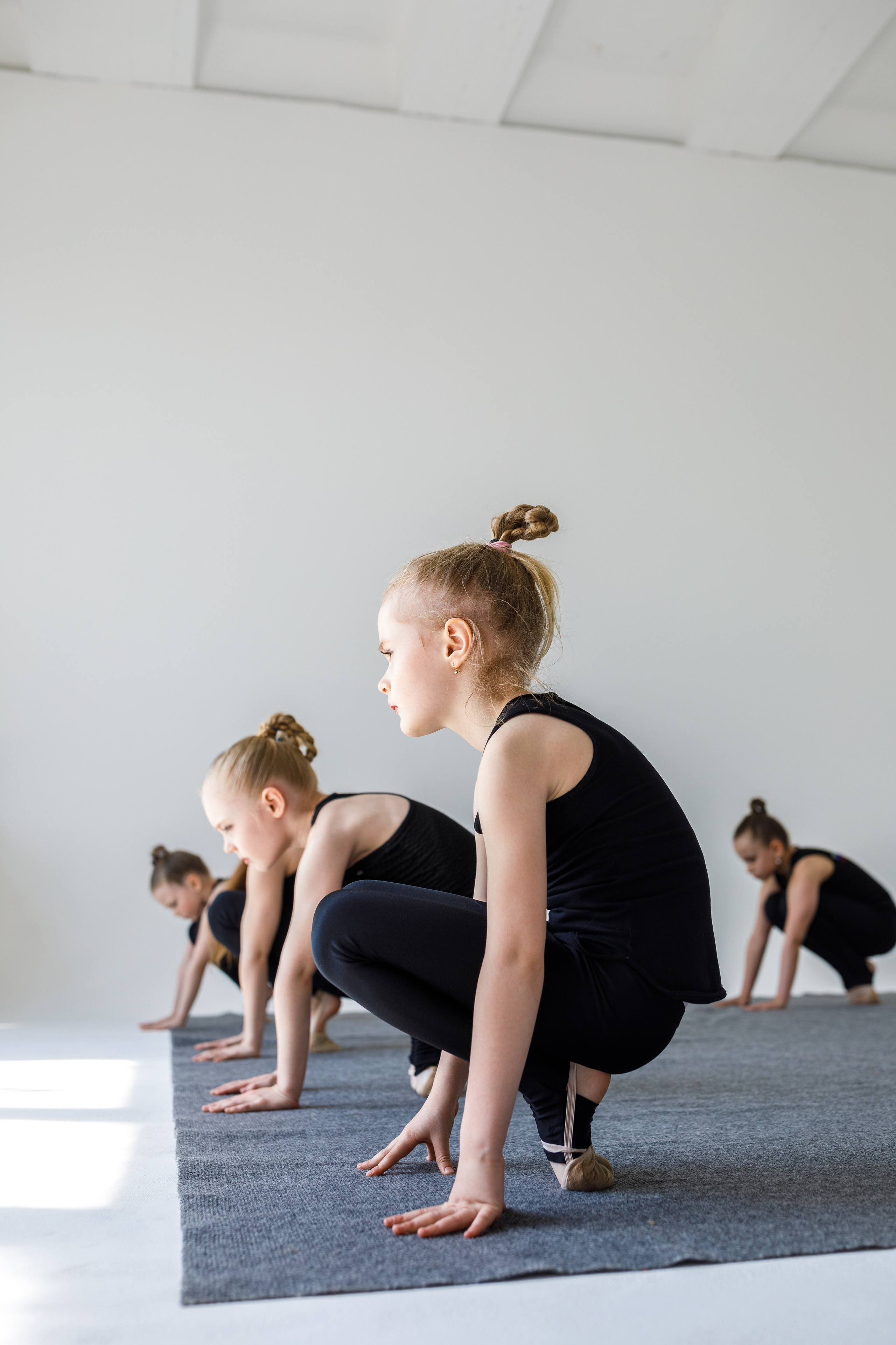 Спортивная групповая фотосессия для клуба гимнастики Victoria. Спортивный и детский фотограф в Москве, Калининграде