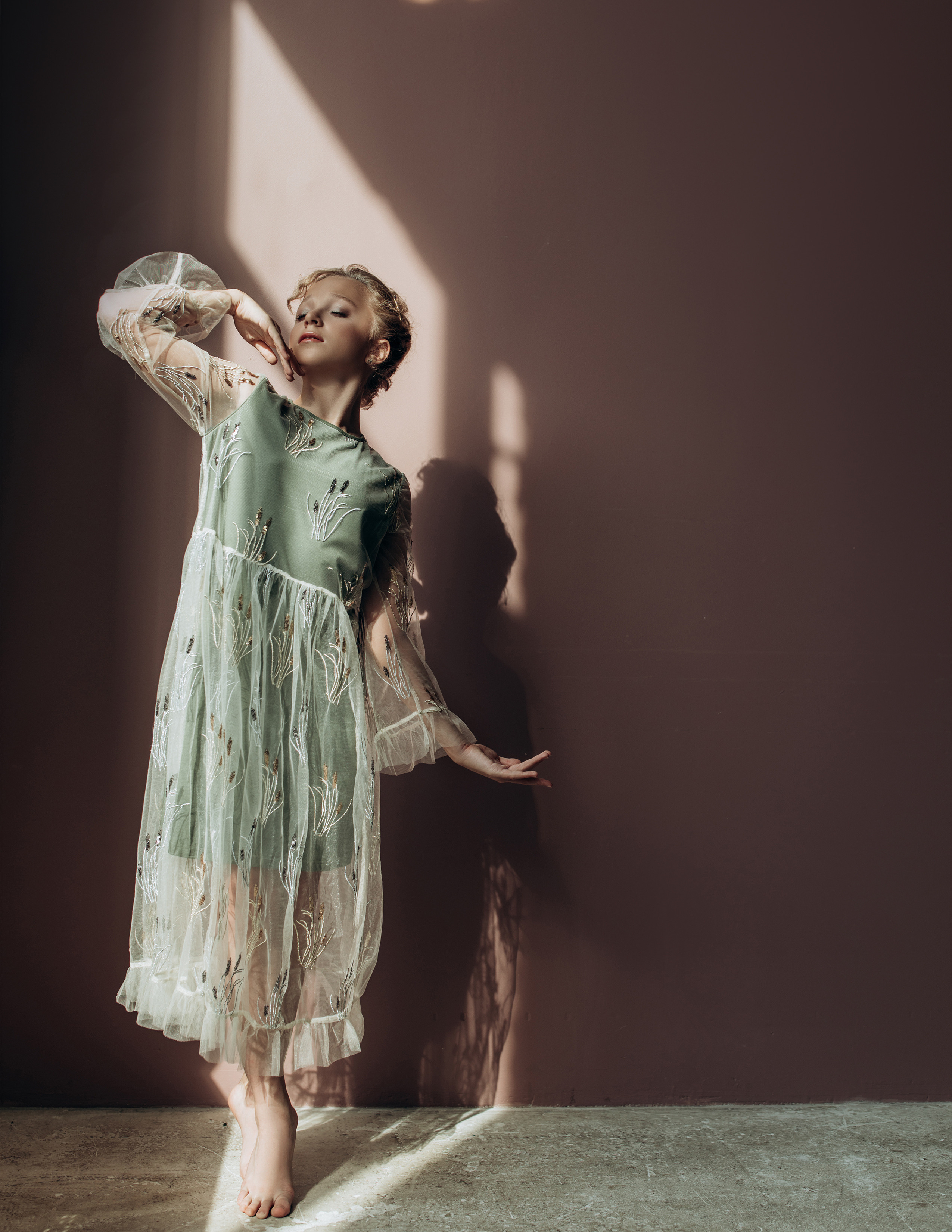 Креативная фотосессия для Танцора Алины Серебряковой. Спортивный и детский фотограф в Москве, Калининграде