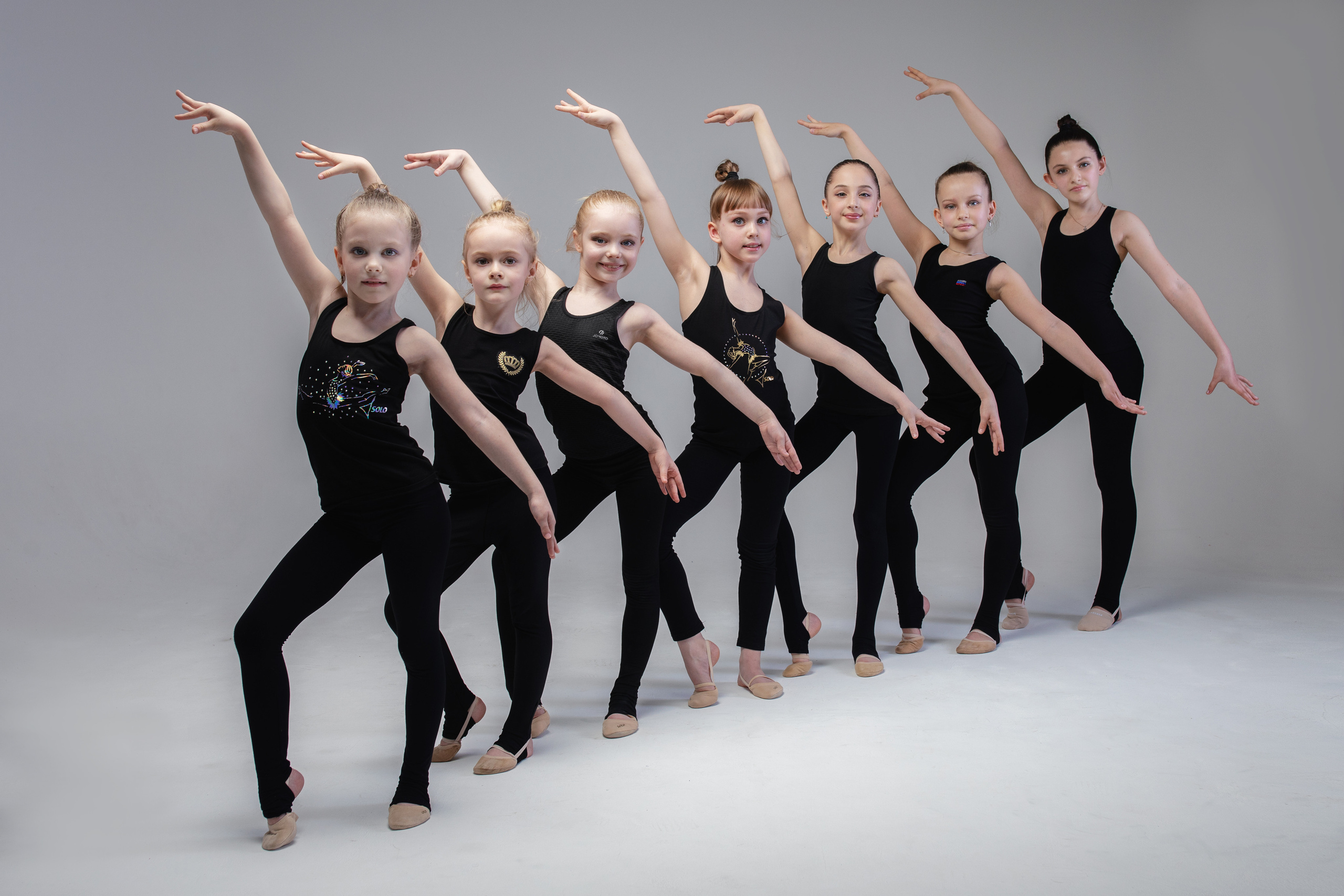 Спортивная групповая фотосессия для клуба гимнастики Victoria. Спортивный и детский фотограф в Москве, Калининграде