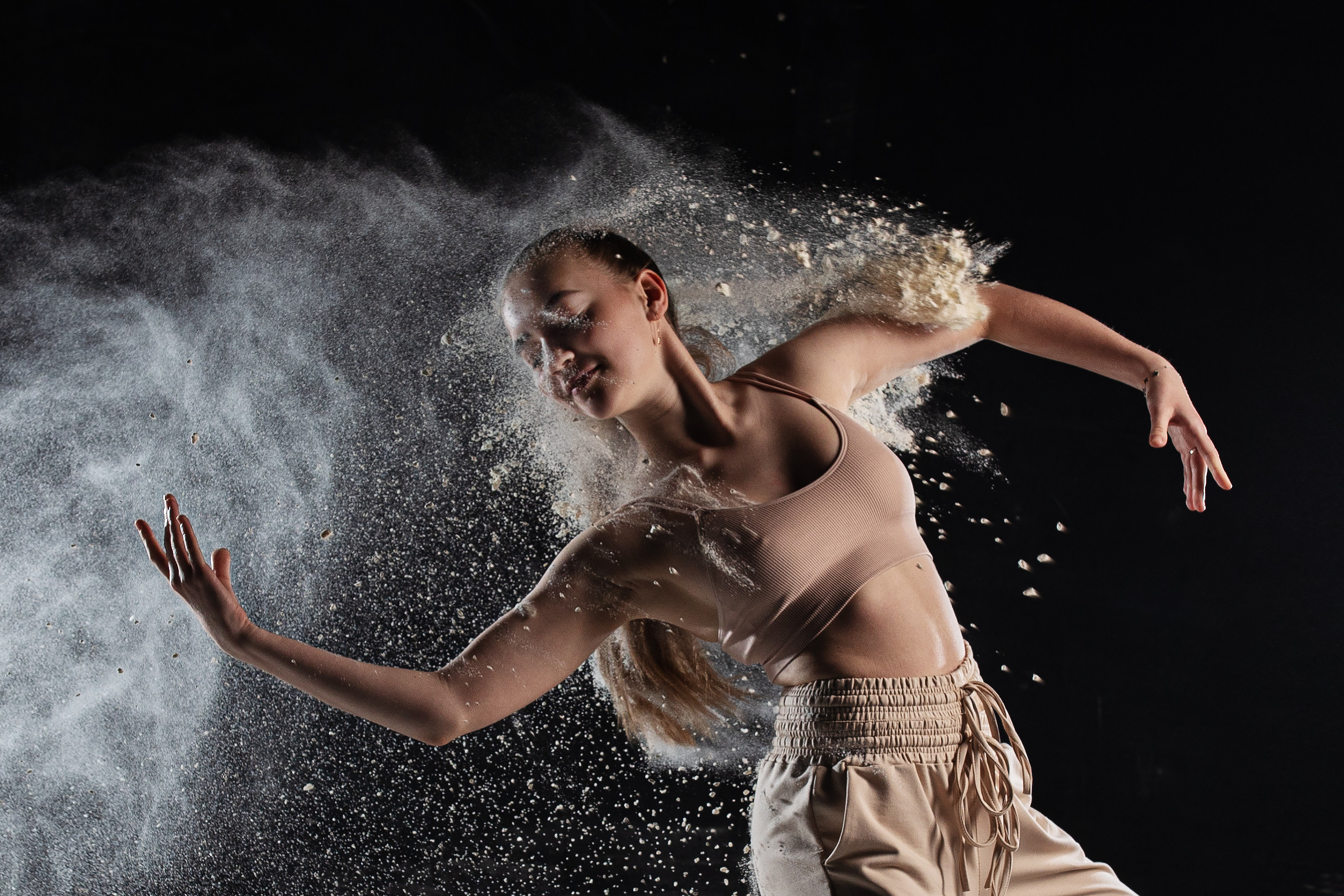 Фотосессия с мукой в Москве. Художественная гимнастика. Спортивный и детский фотограф в Москве, Калининграде