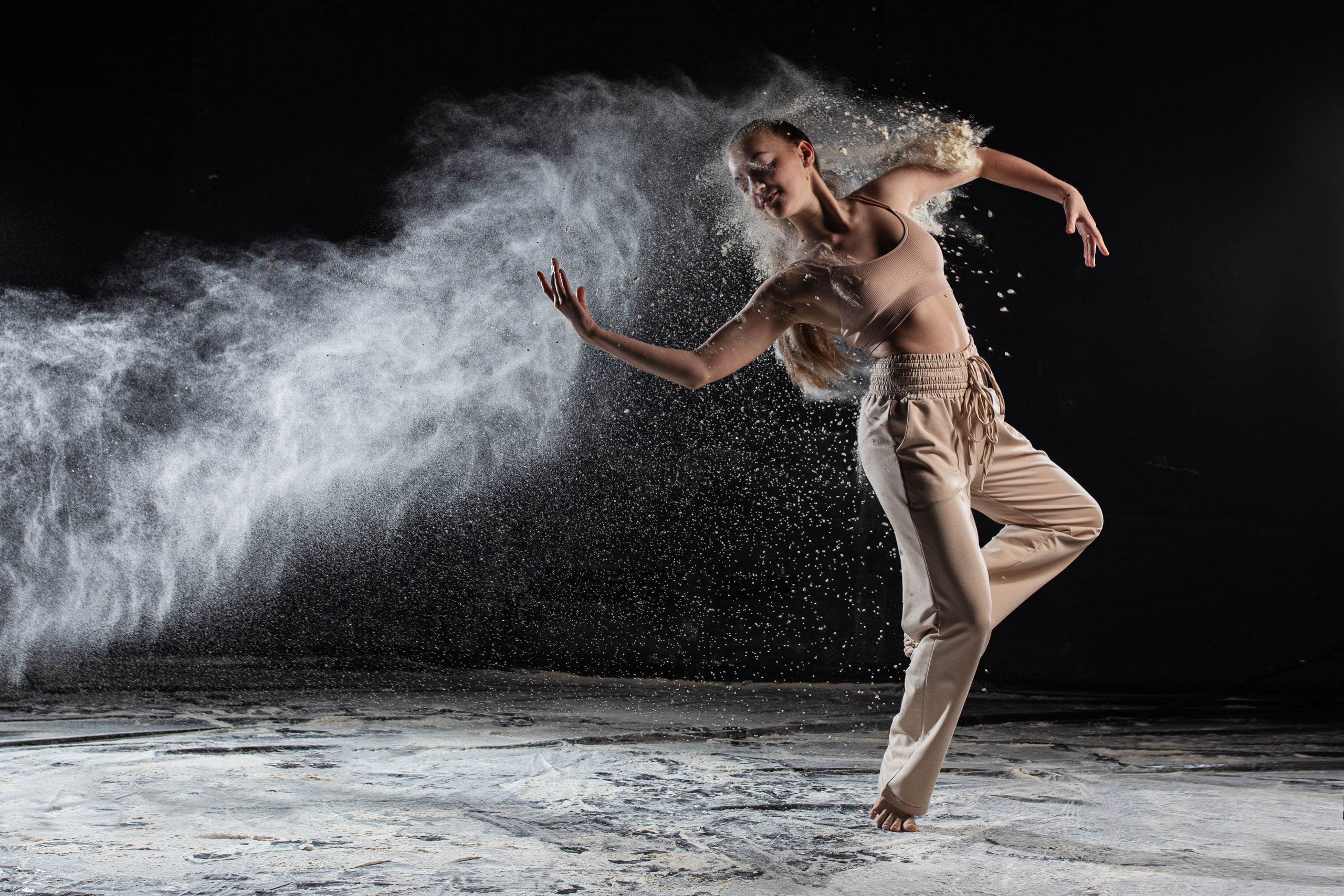 Фотосессия с мукой в Москве. Художественная гимнастика. Спортивный и детский фотограф в Москве, Калининграде