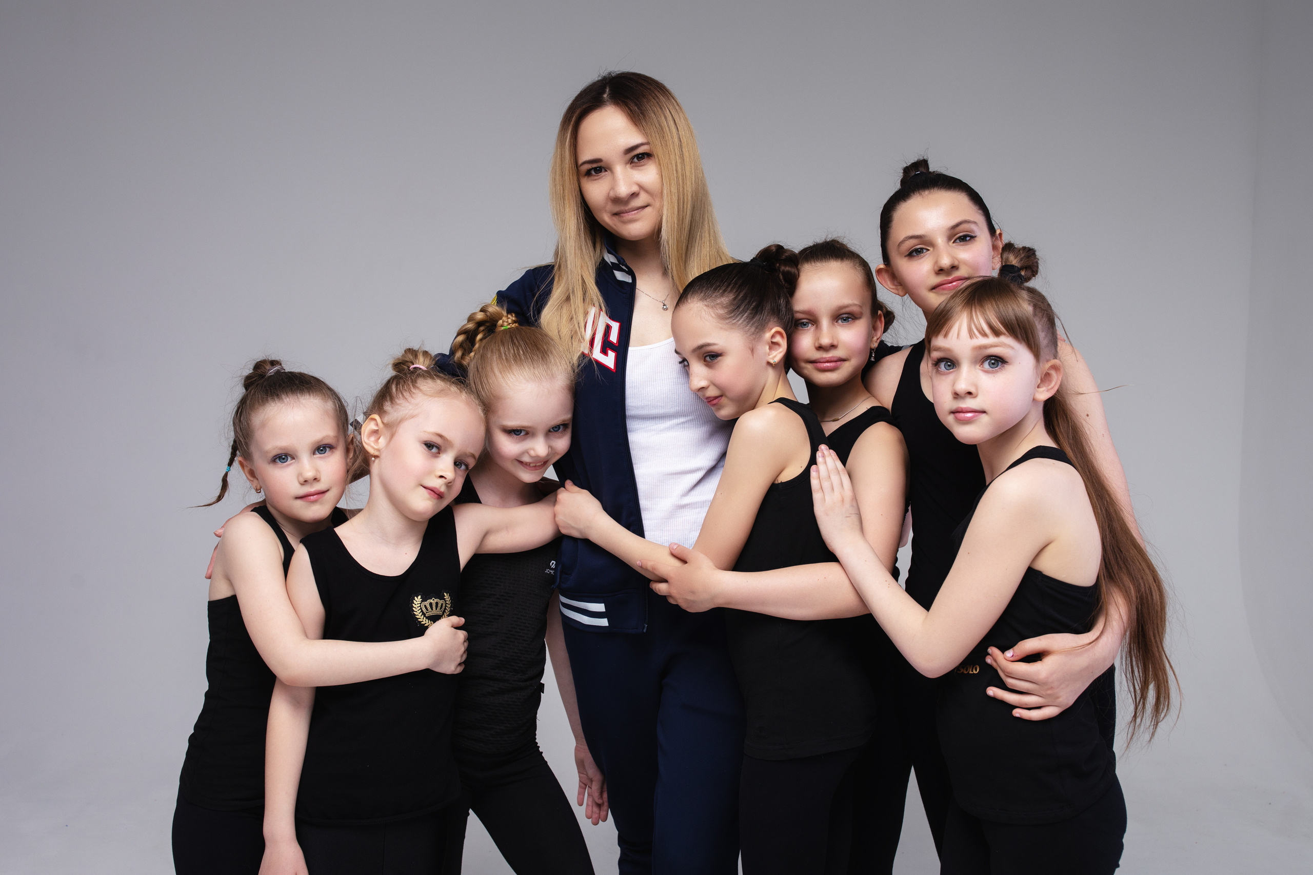 Спортивная групповая фотосессия для клуба гимнастики Victoria. Спортивный и детский фотограф в Москве, Калининграде