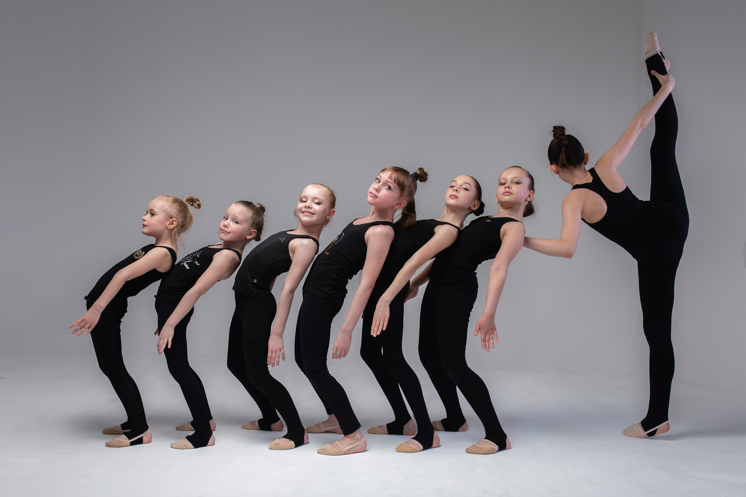 Спортивная групповая фотосессия для клуба гимнастики Victoria. Спортивный и детский фотограф в Москве, Калининграде