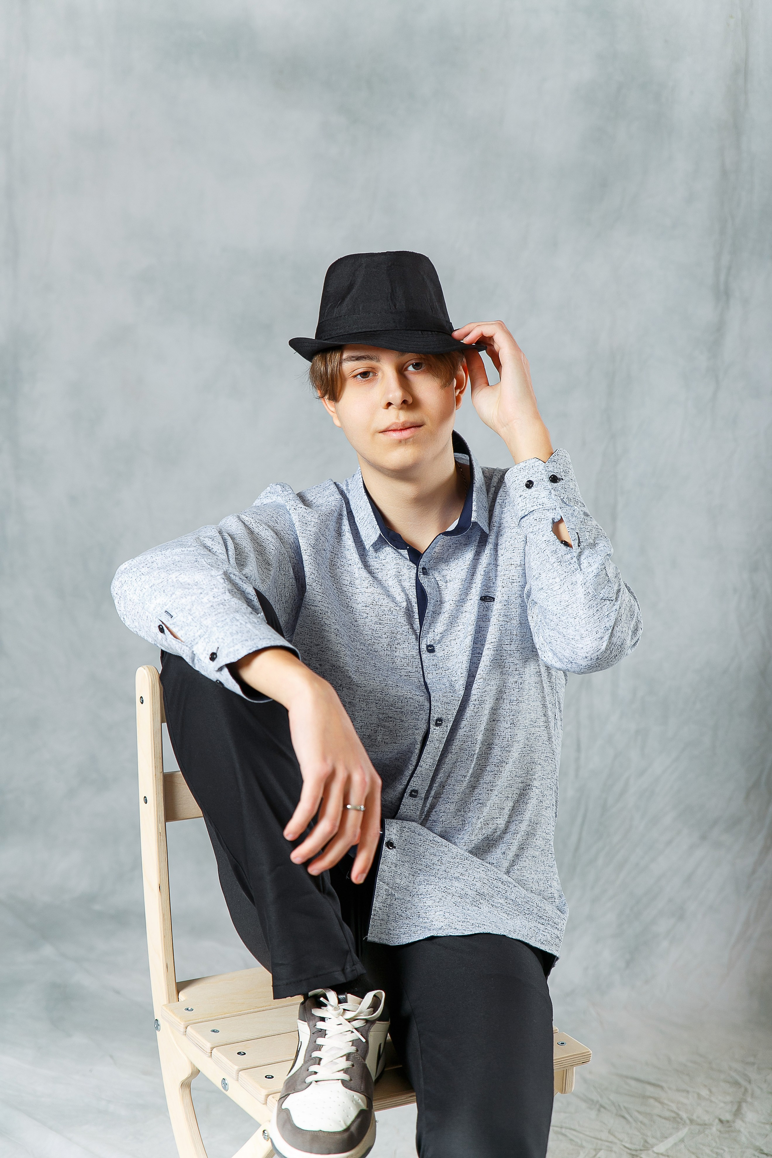 ОДНОТОННЫЙ ФОТОФОН. Выпускные альбомы в Донецке и ДНР. Фотограф Донецк и ДНР