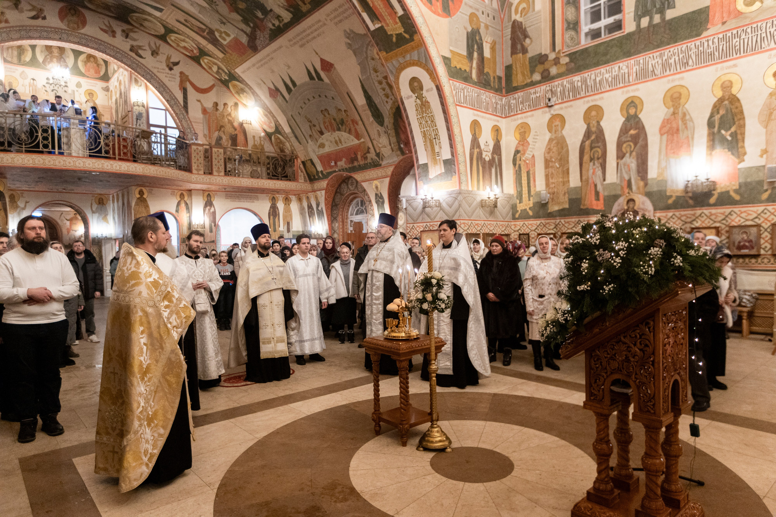 Рождество в храме Св. Вмч. Димитрия Солунского. Интерьерный фотограф в Москве Роман Потапов