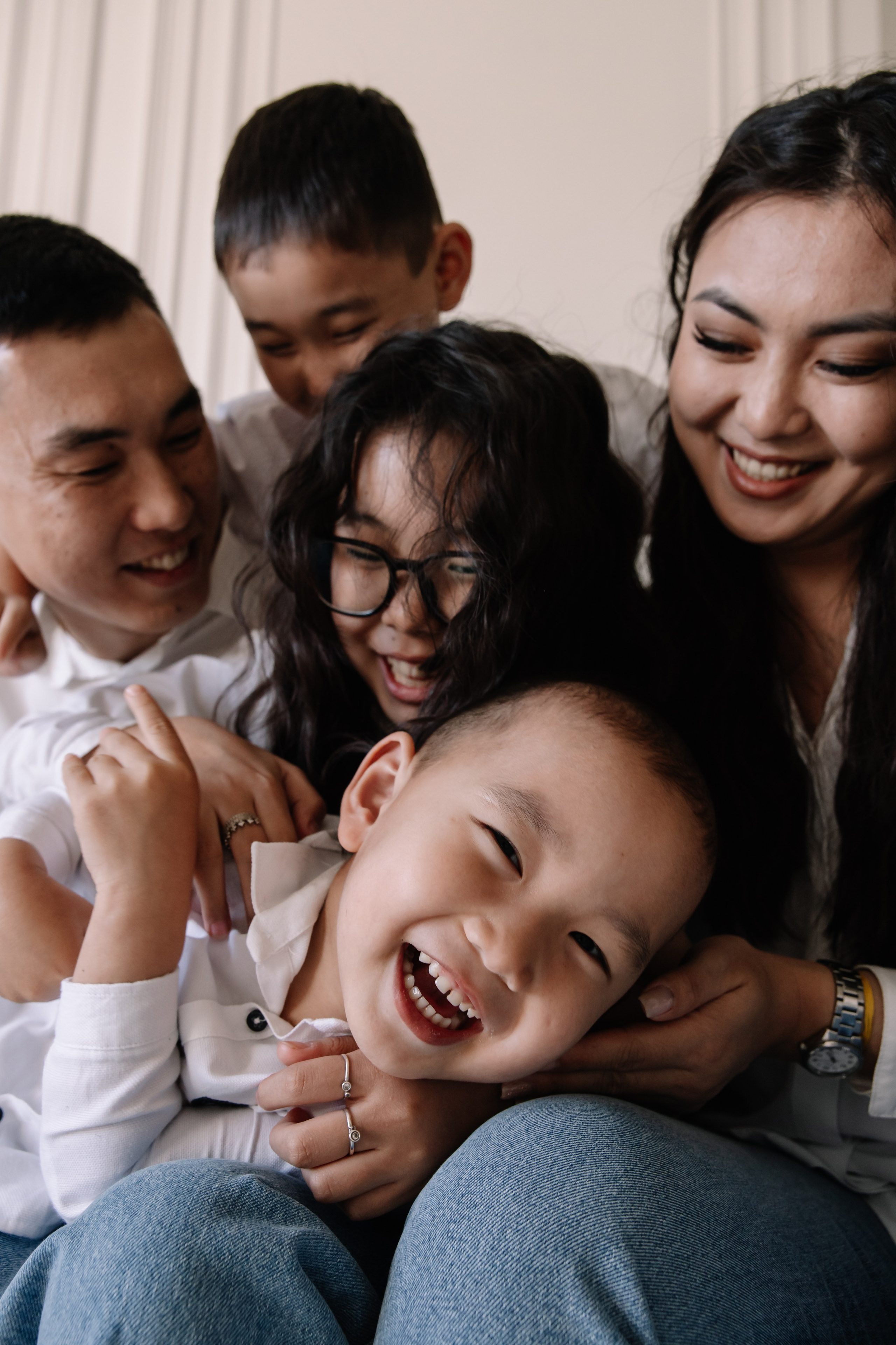 Семейная фотосессия в студии. Свадебный и семейный фотограф в Элисте Лиджик Сарлов