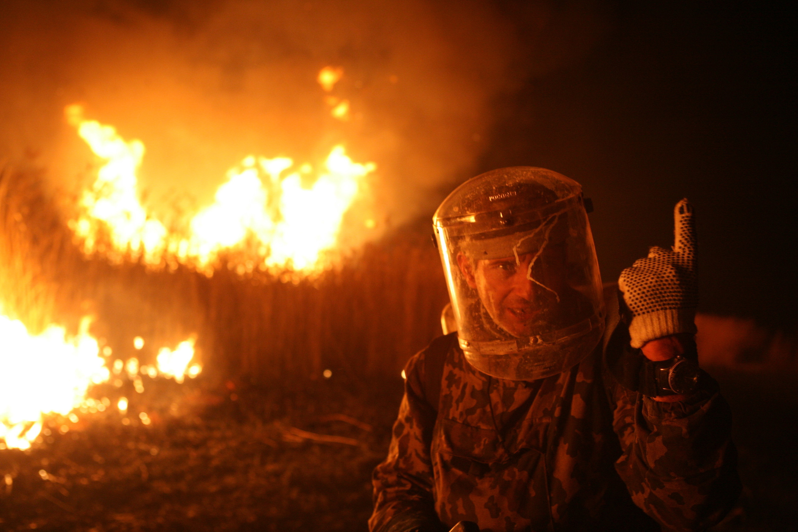 Пожары. Работа добровольцев. Фотограф Анна Барне