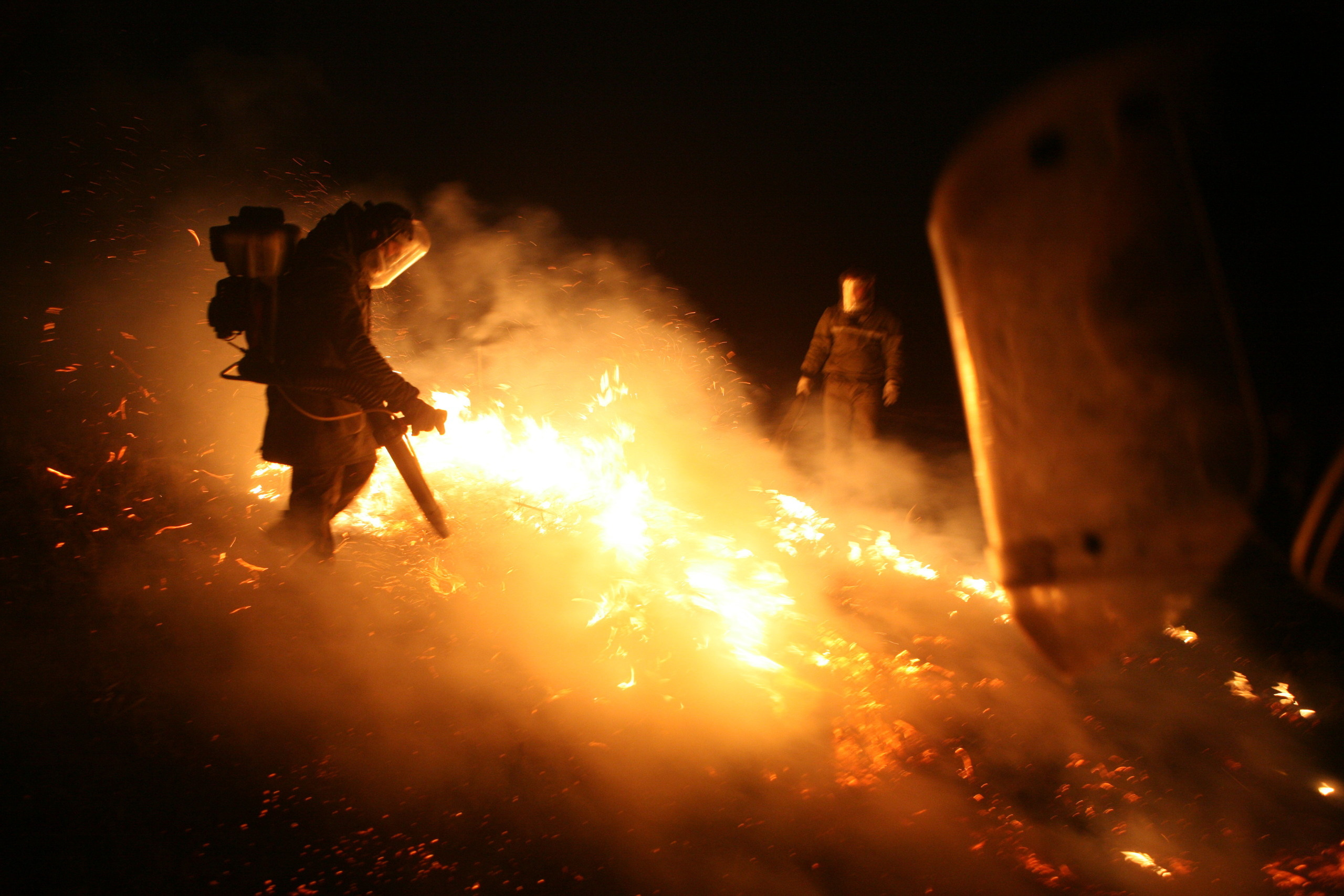 Пожары. Работа добровольцев. Фотограф Анна Барне