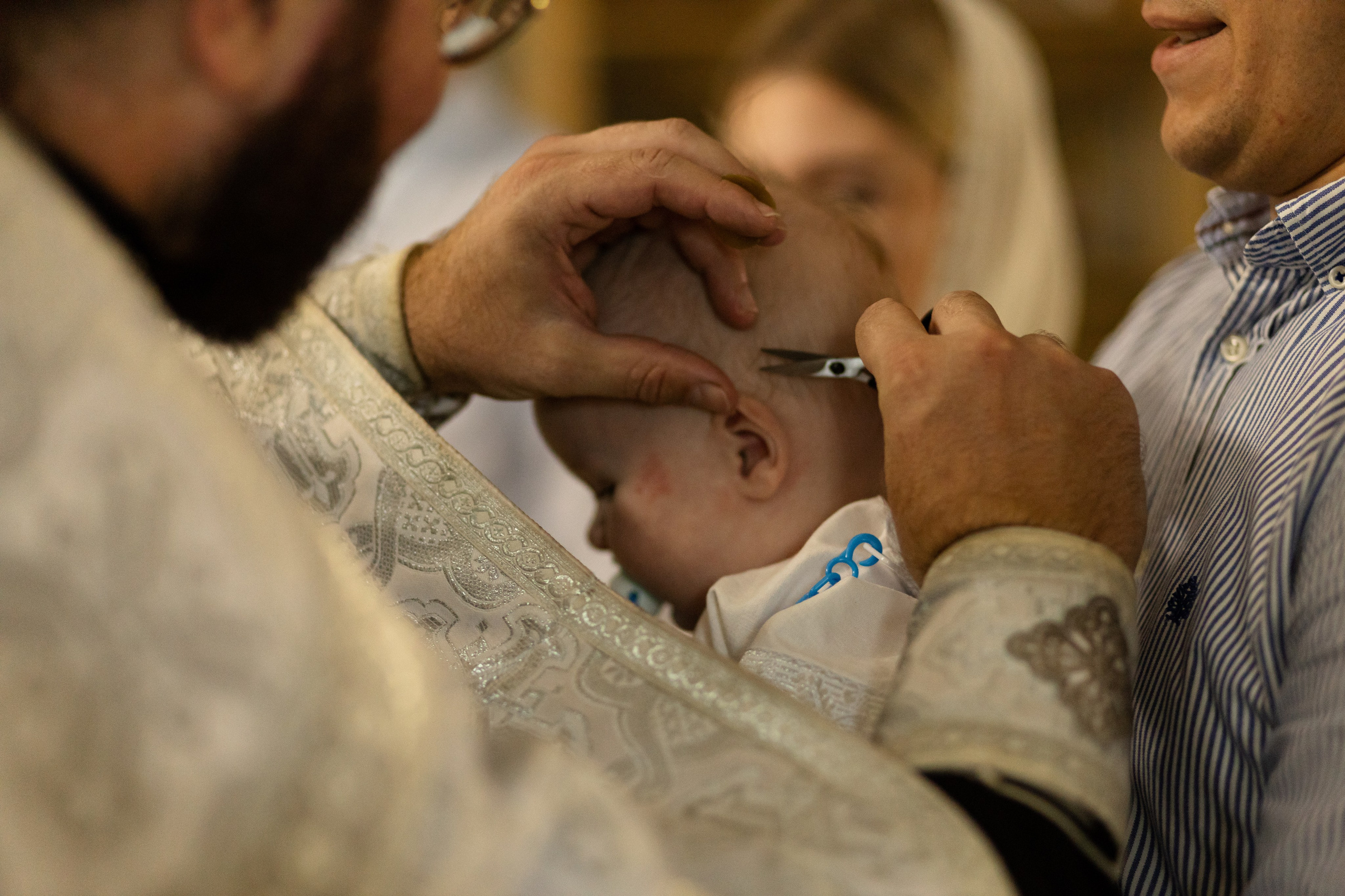 Таинство крещения Романа в Церкви Георгия Победоносца. Анастасия Безуглова- свадебный фотограф в Таганроге