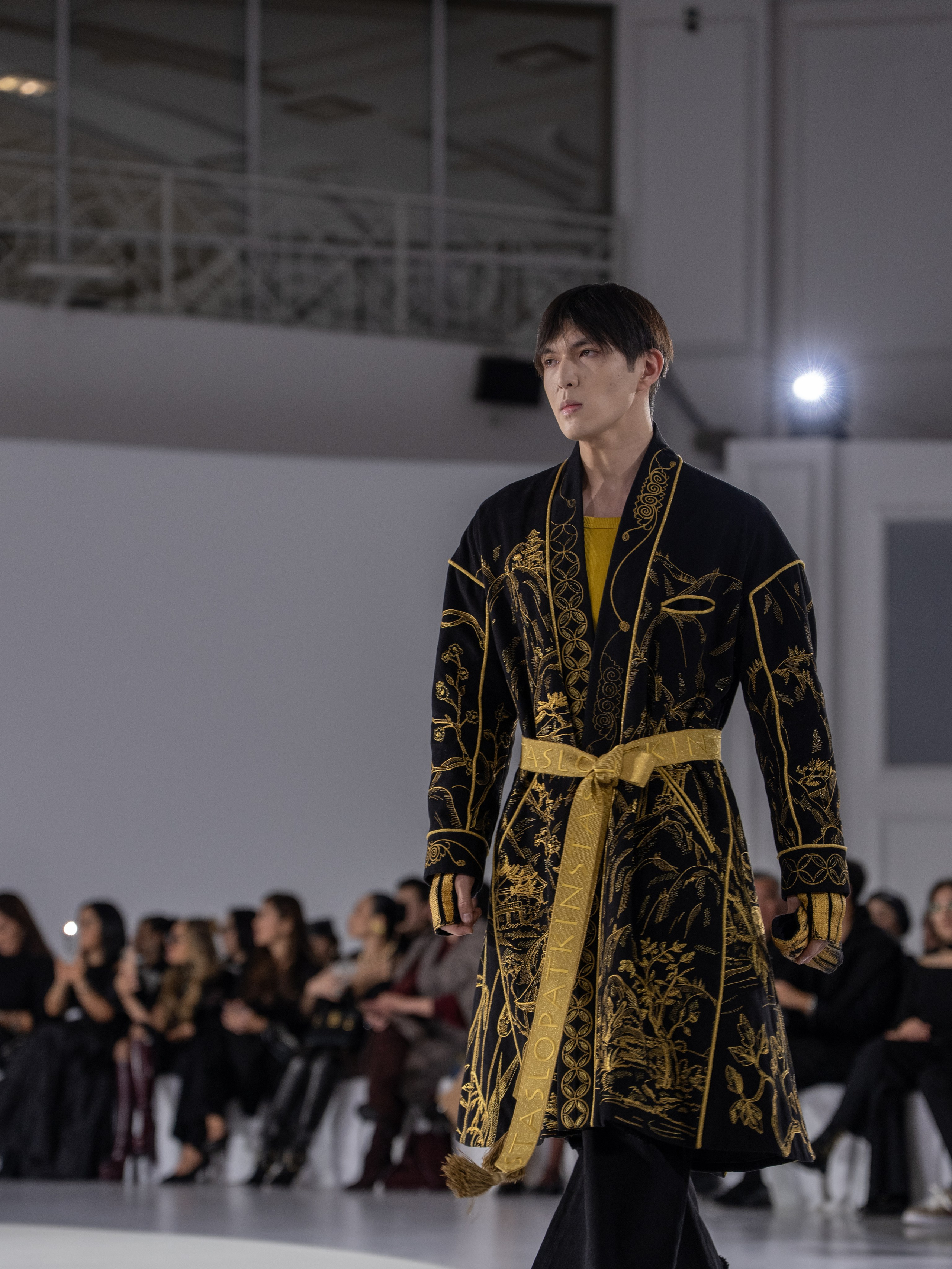 Дизайнер Stas Lopatkin. Сайт Алматинского НЮ АРТ, будуар и фэшн фотографа Дениса Карпенко