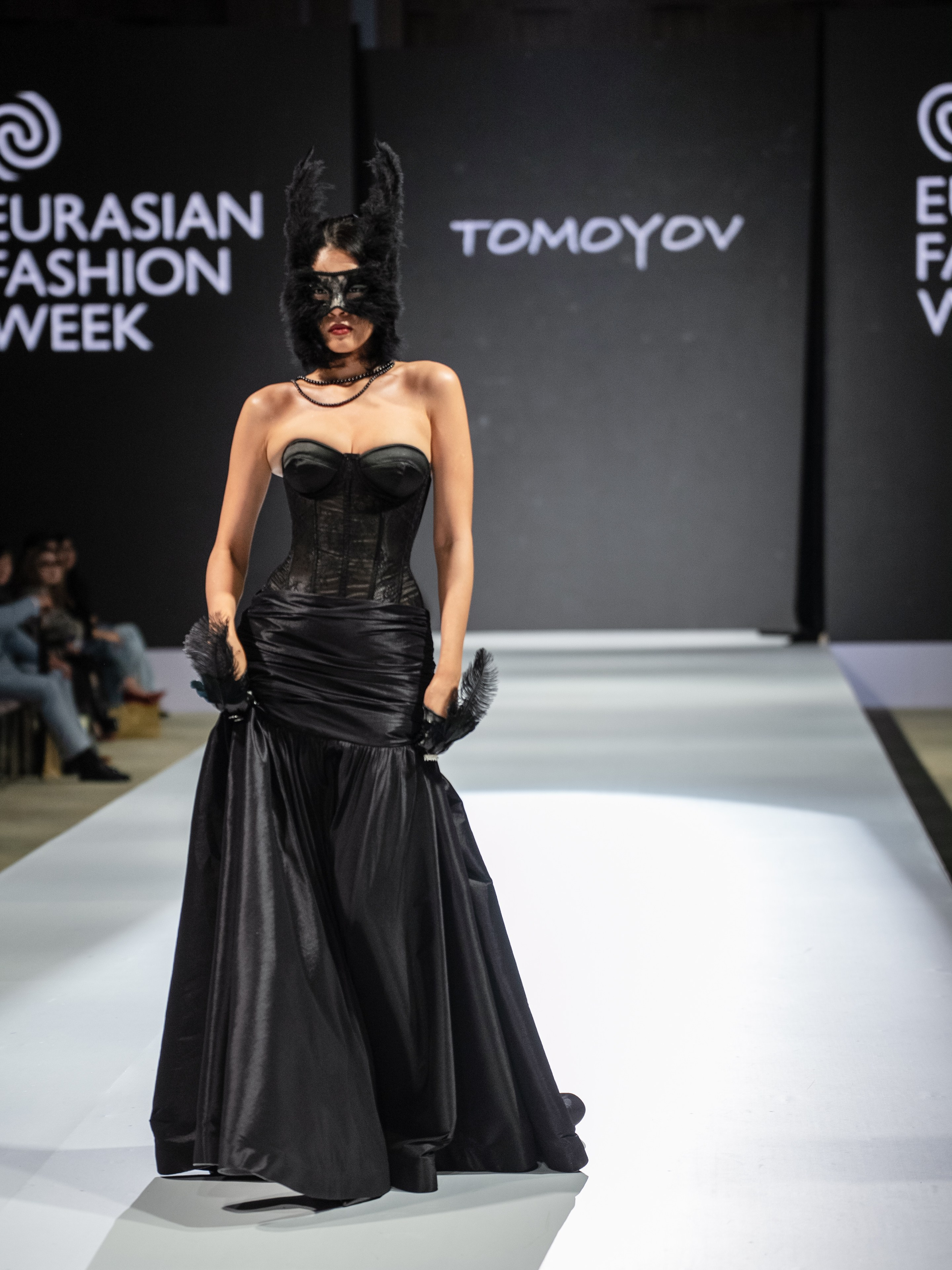 Eurasia Fashion Week Tomoyov. Сайт Алматинского НЮ АРТ, будуар и фэшн фотографа Дениса Карпенко