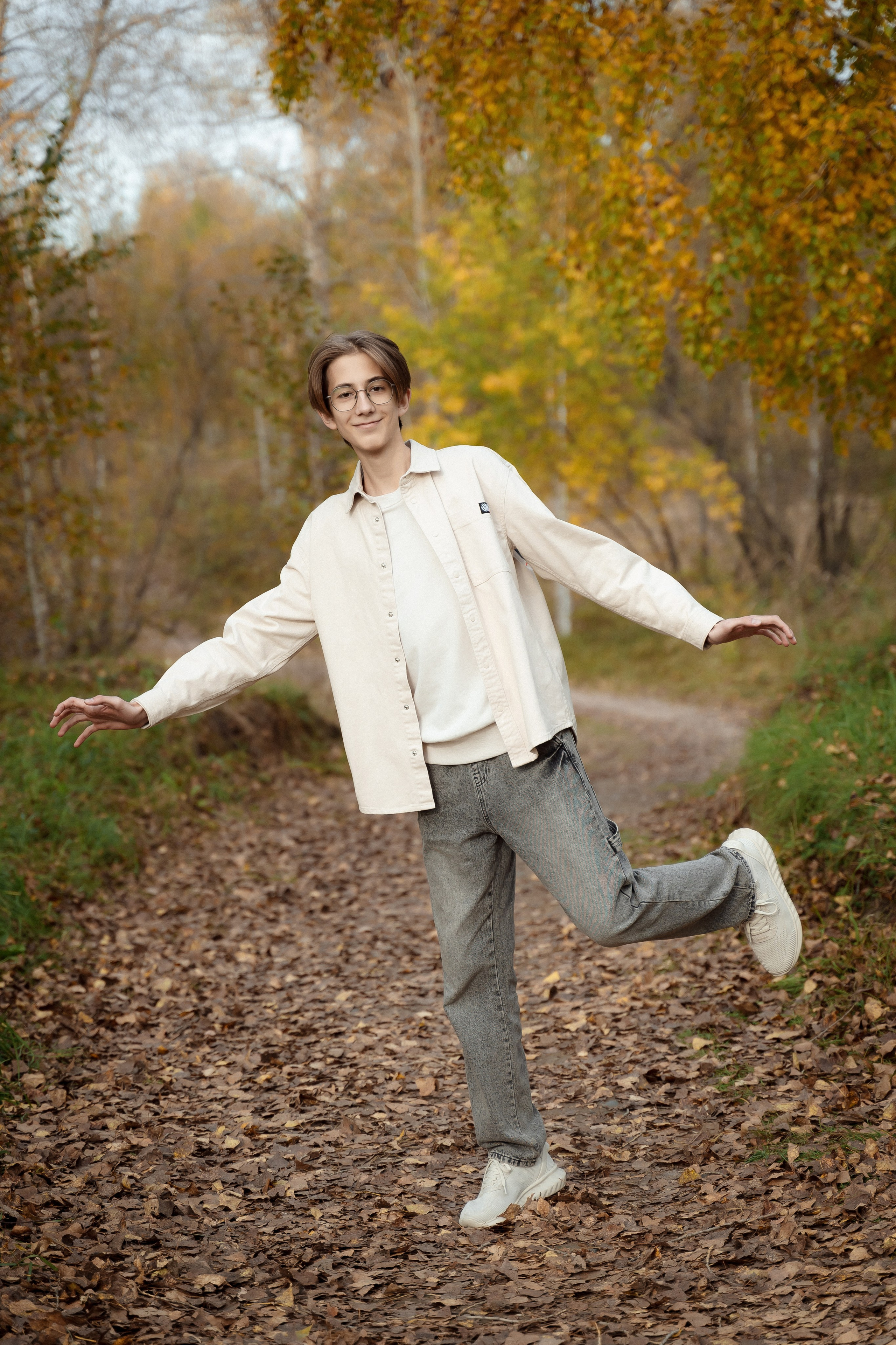 Фотосессия осенью в парке. 11 класс. Фотограф Ким Наталья в Красноярске